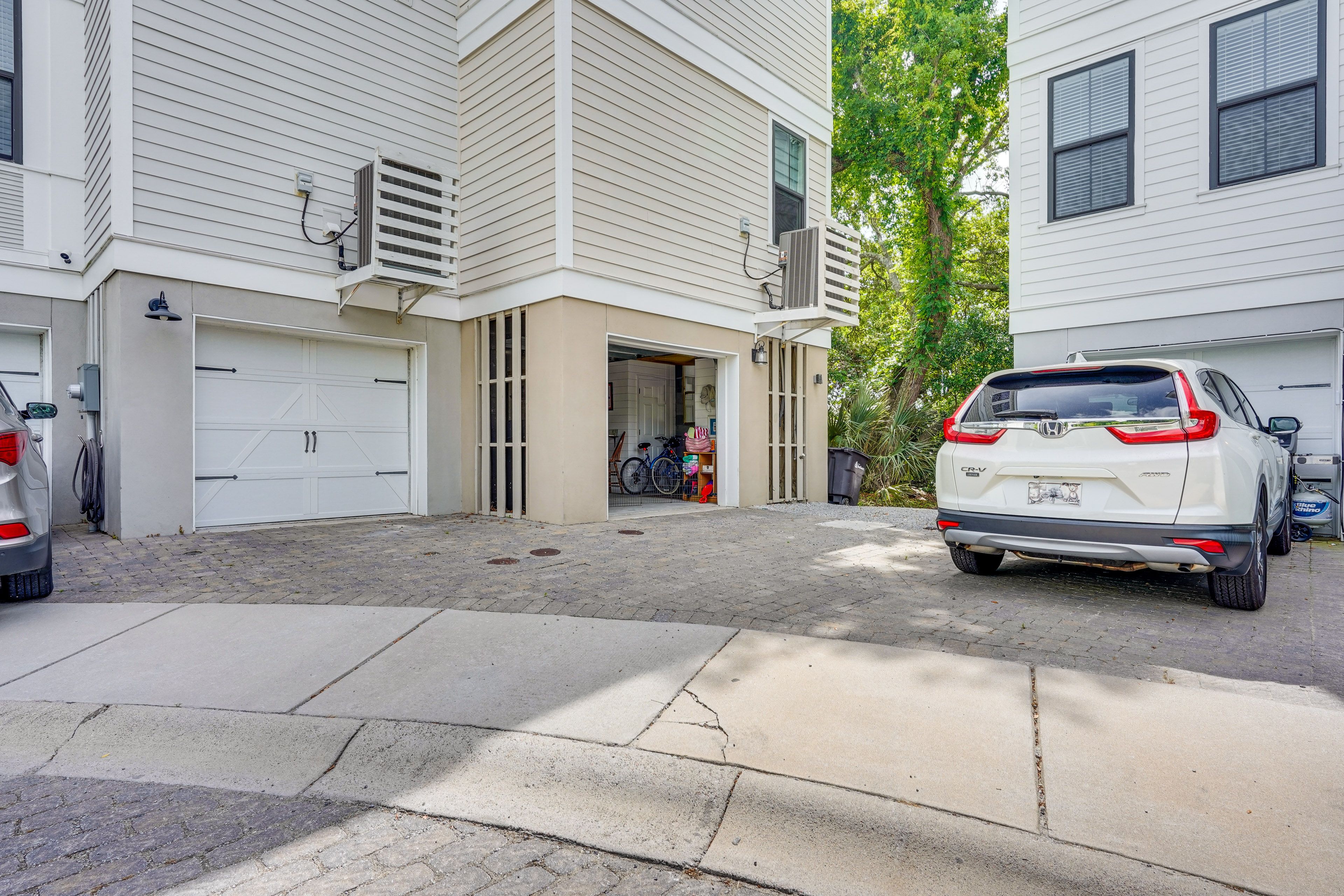 Parking | Driveway (1 Vehicle) | Free Street Parking