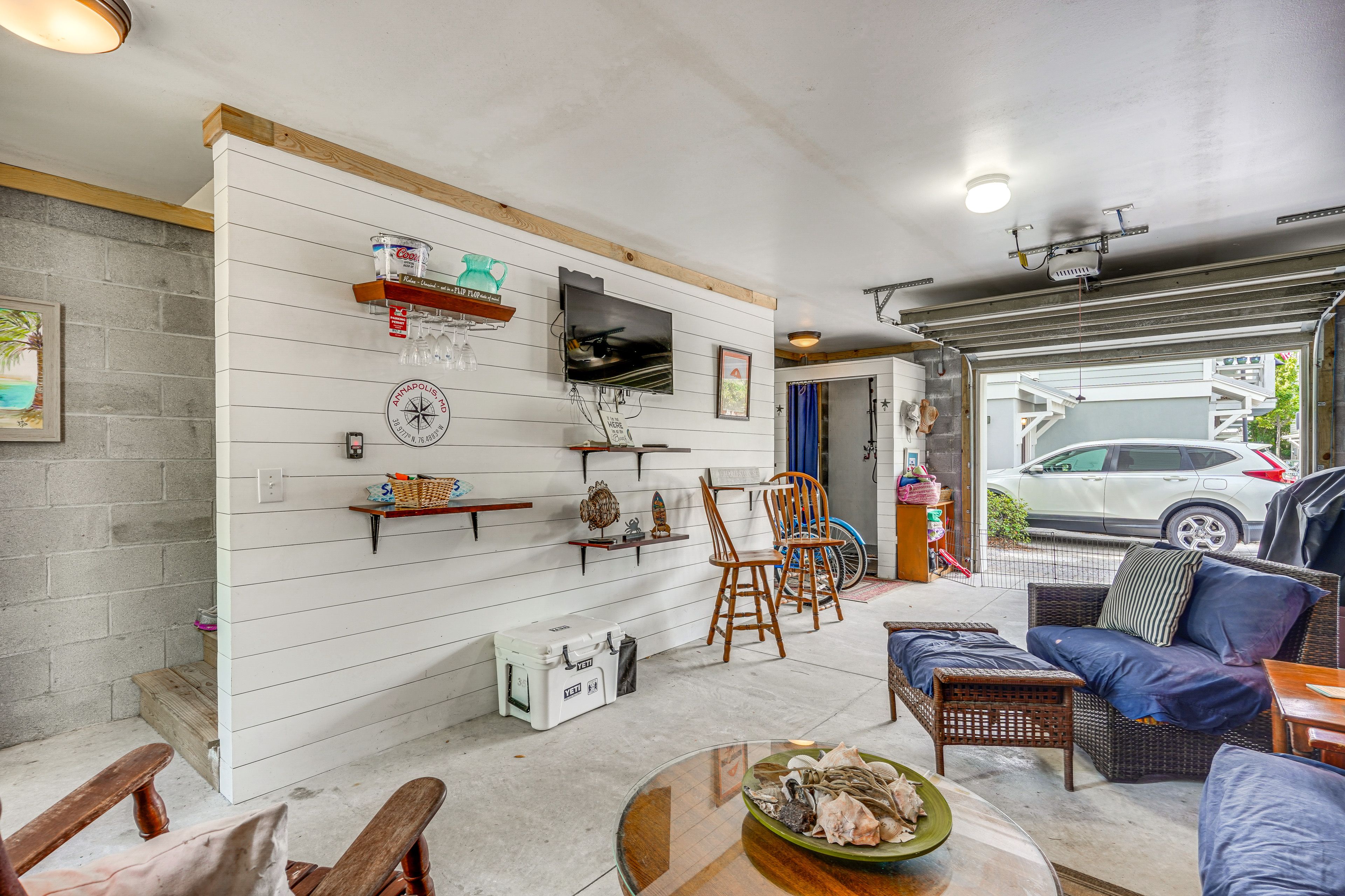 Garage Living Area | Smart TV