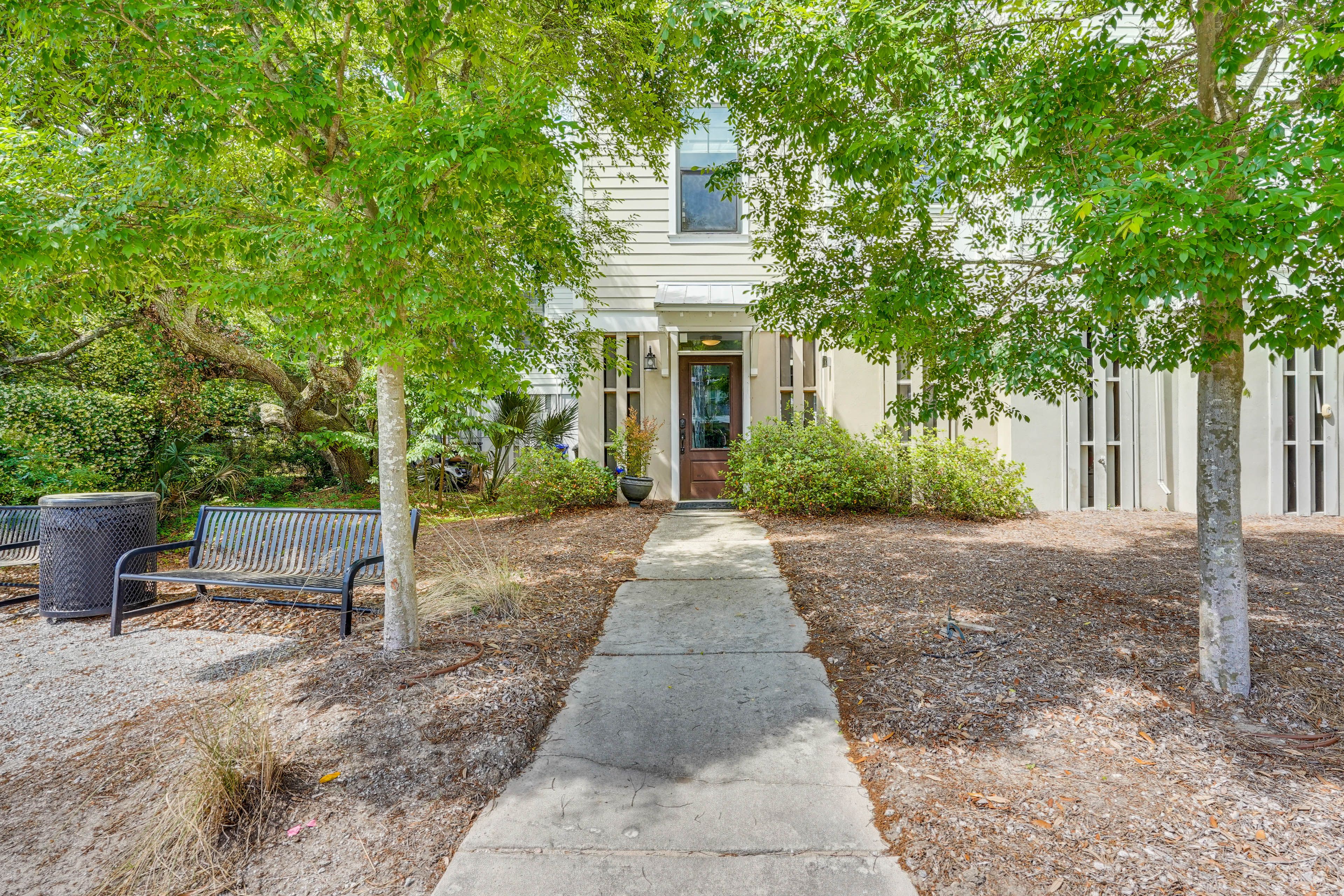 Townhouse Exterior | Community Courtyard | ~7 Mi to Charleston