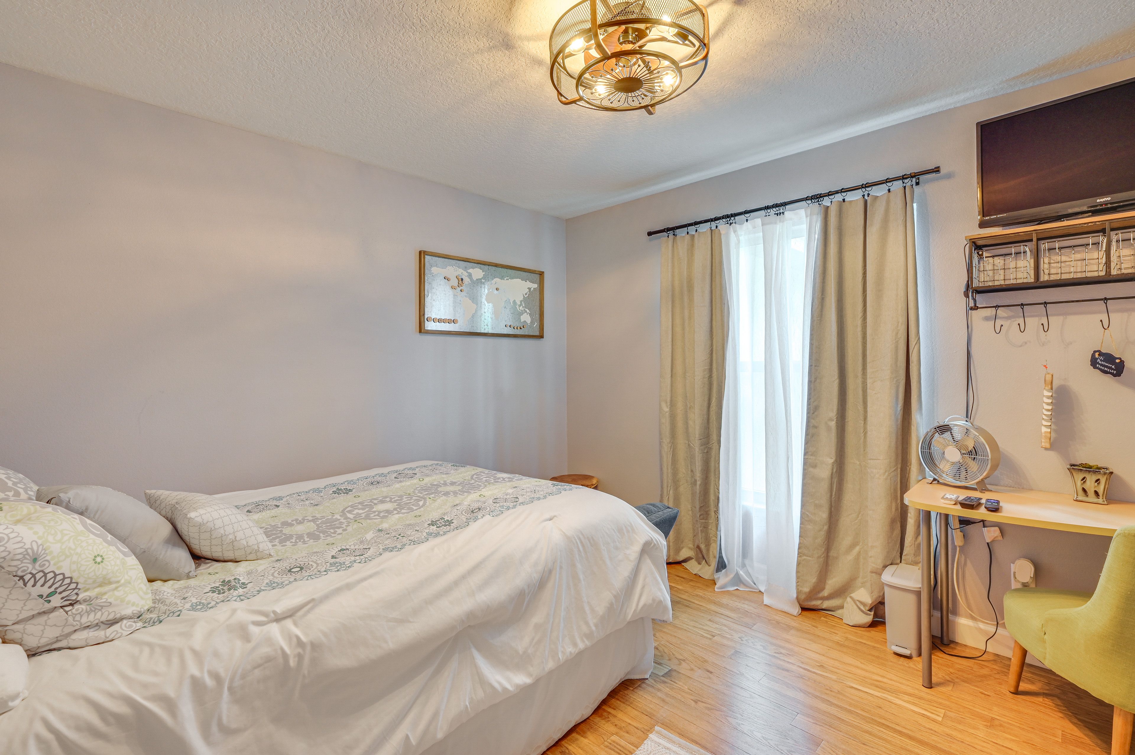 Bedroom 2 | Queen Bed | Flat-Screen TV | Desk