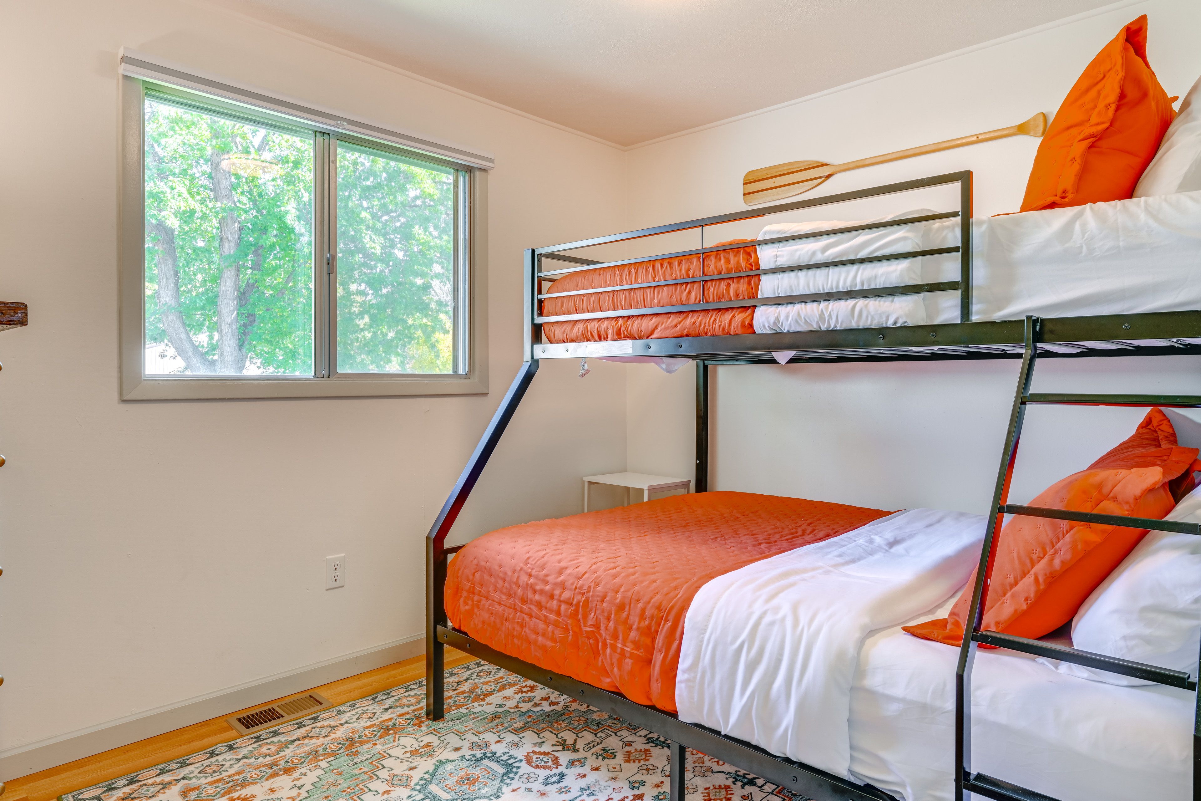 Bedroom 3 | Twin/Full Bunk Bed