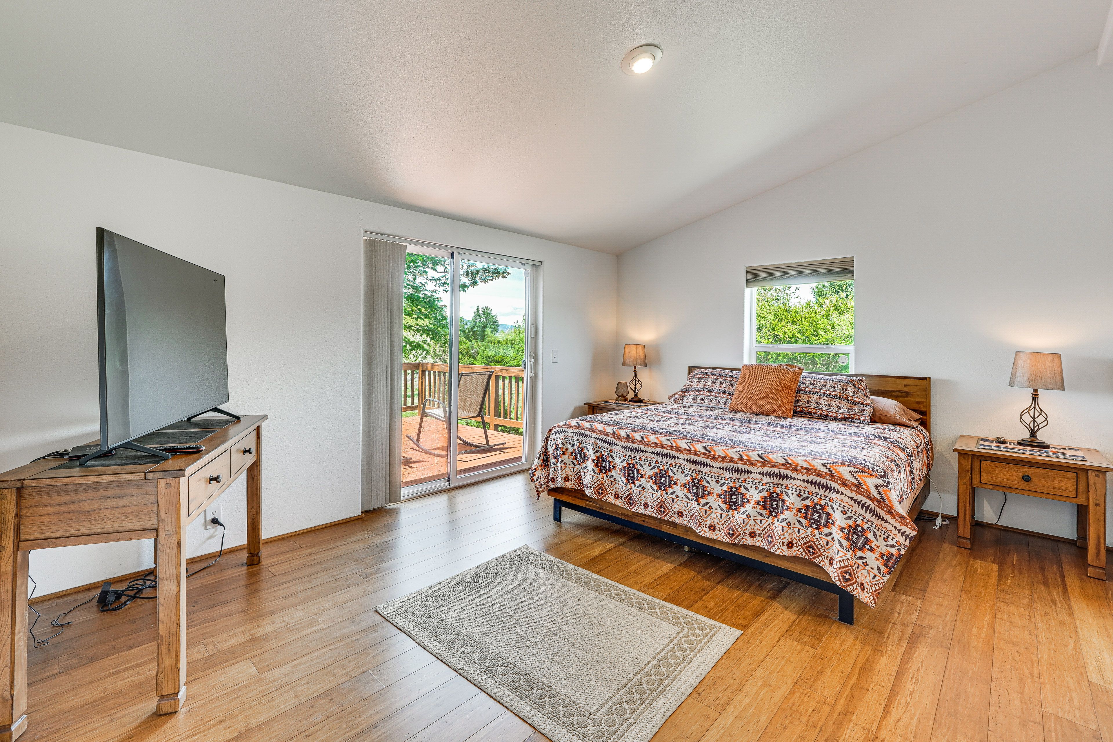 Bedroom 1 | King Bed | Smart TV