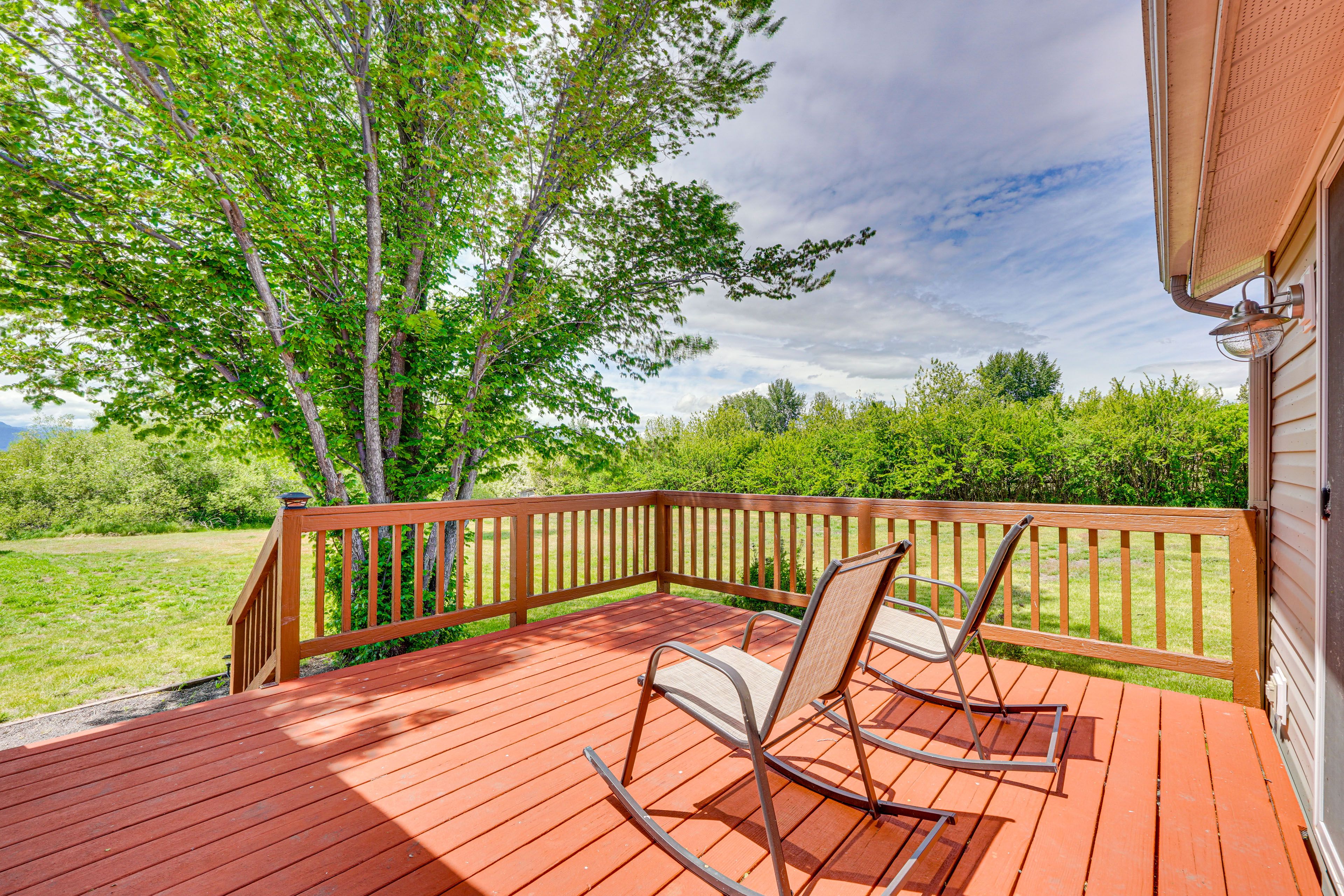 Deck | Seating | Single-Story Home