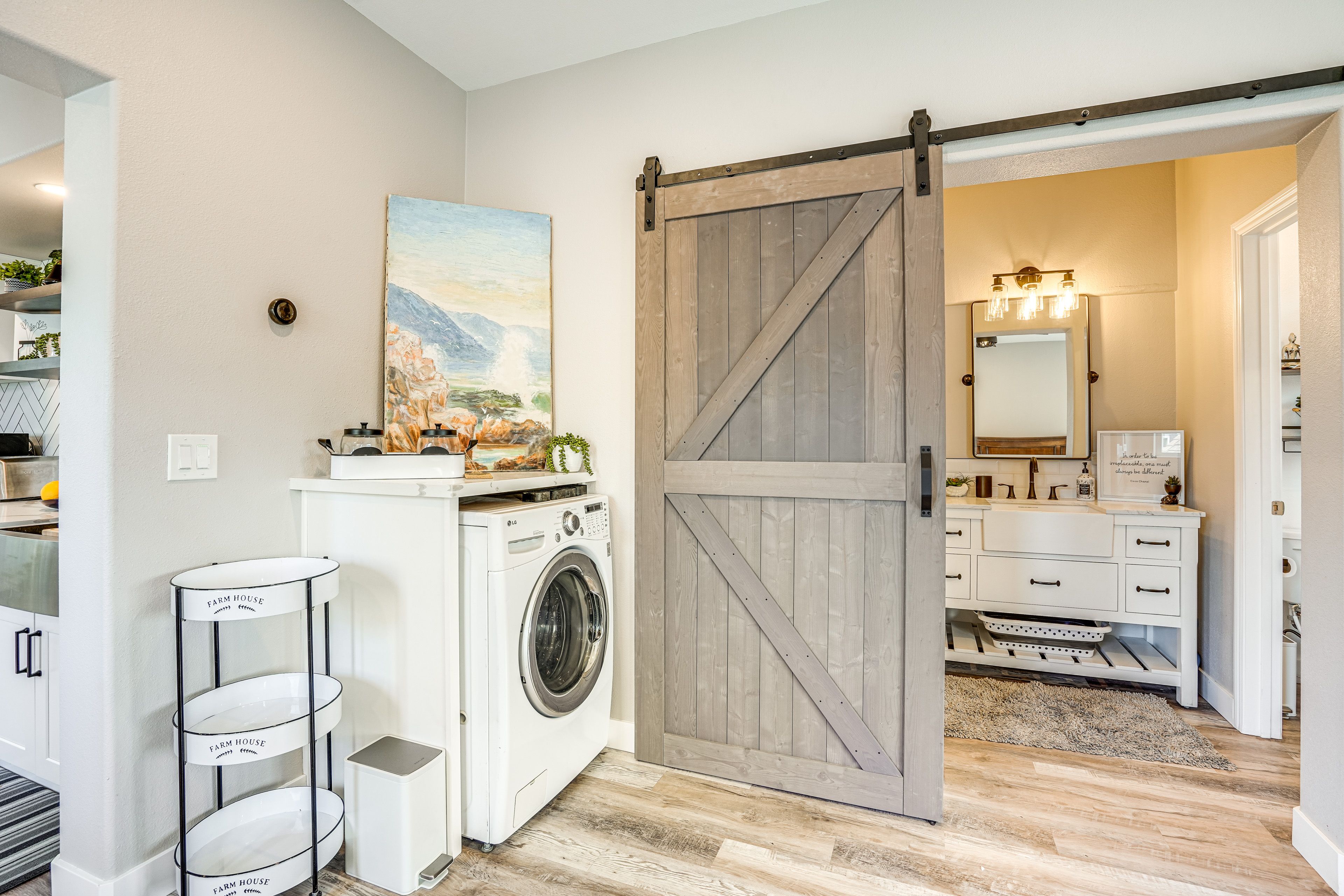Full Bathroom | Towels Provided
