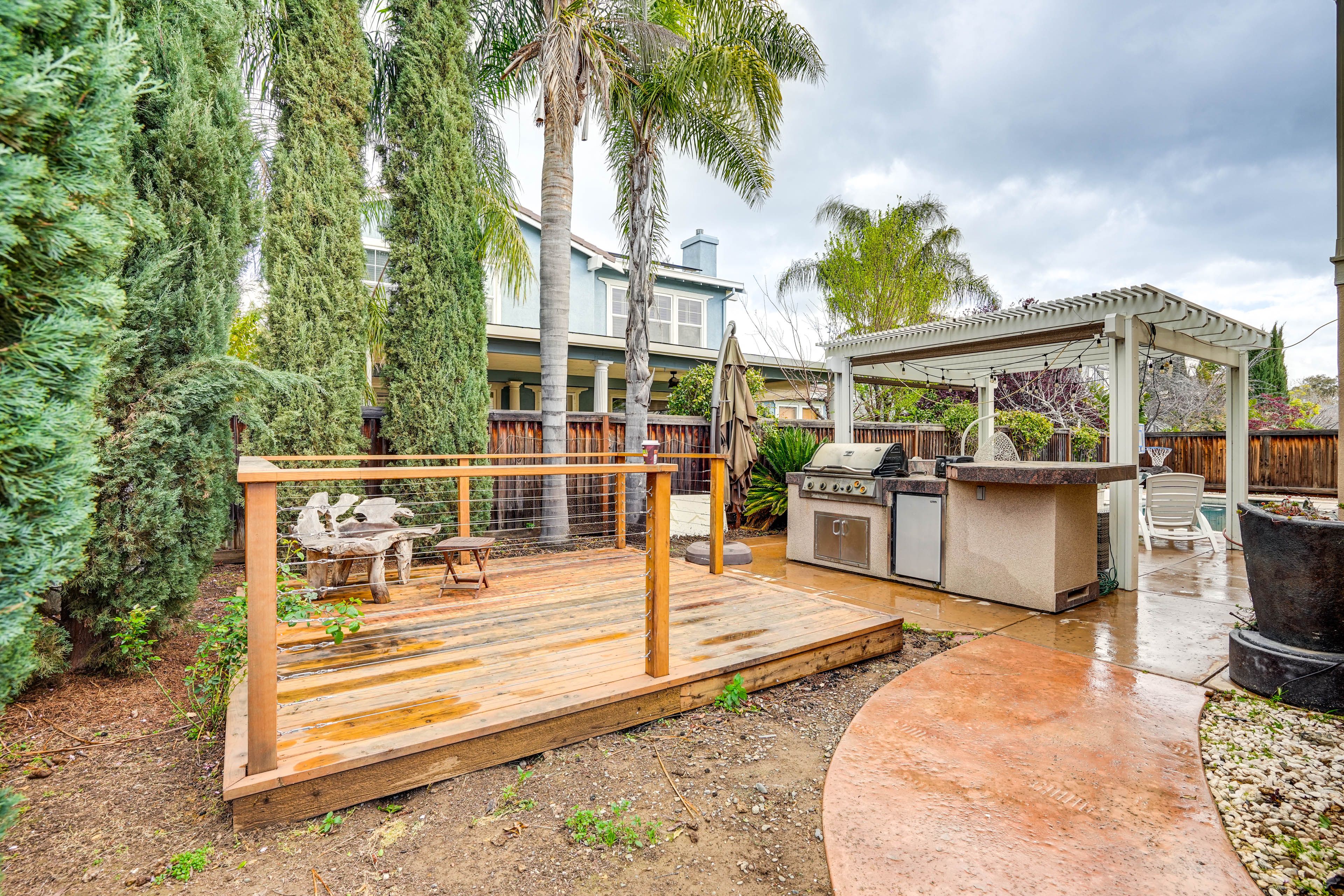 Shared Patio | Gas Grill