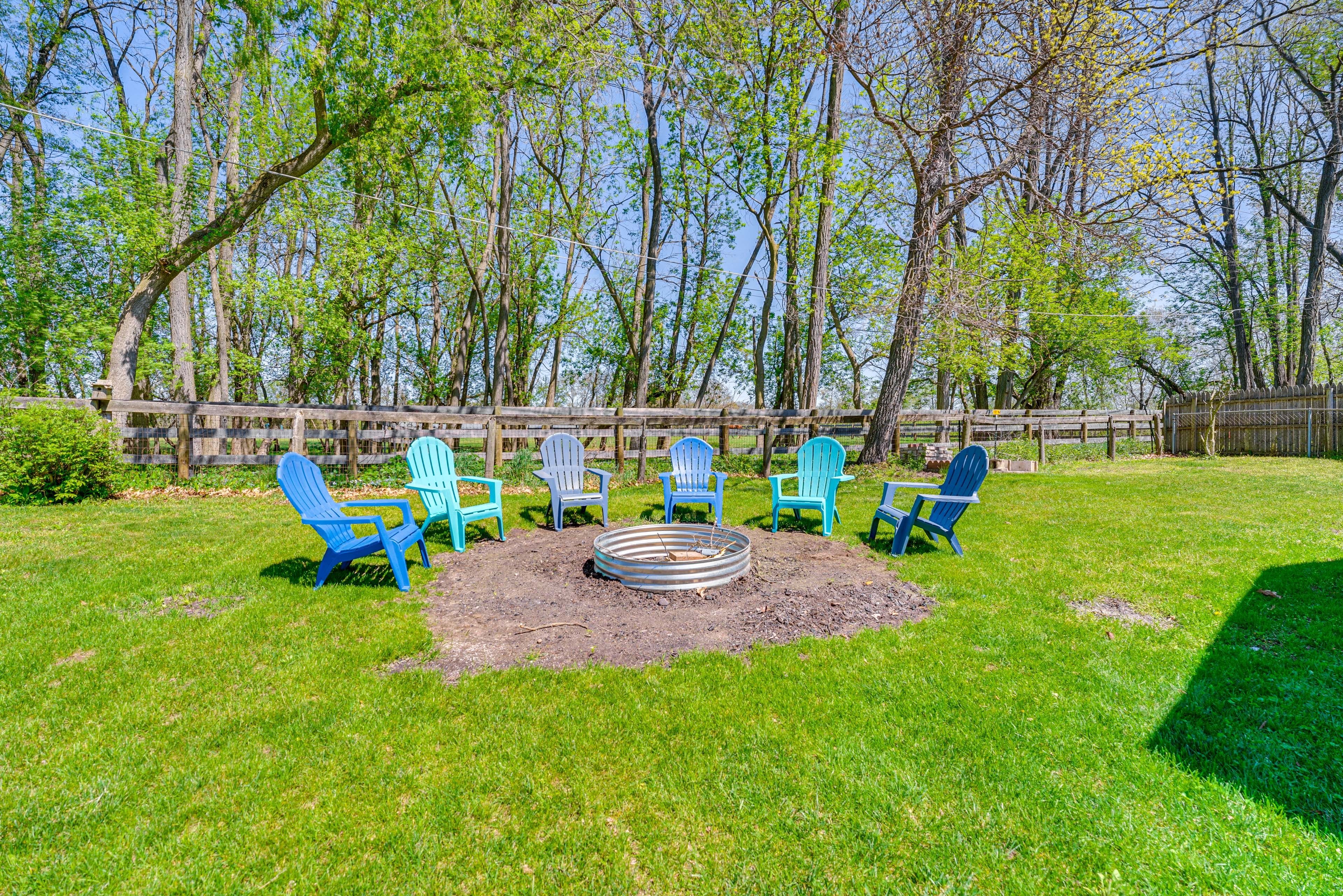 White Lake Vacation Rental | 2BR | 1BA | 880 Sq Ft | 3 Steps to Access
