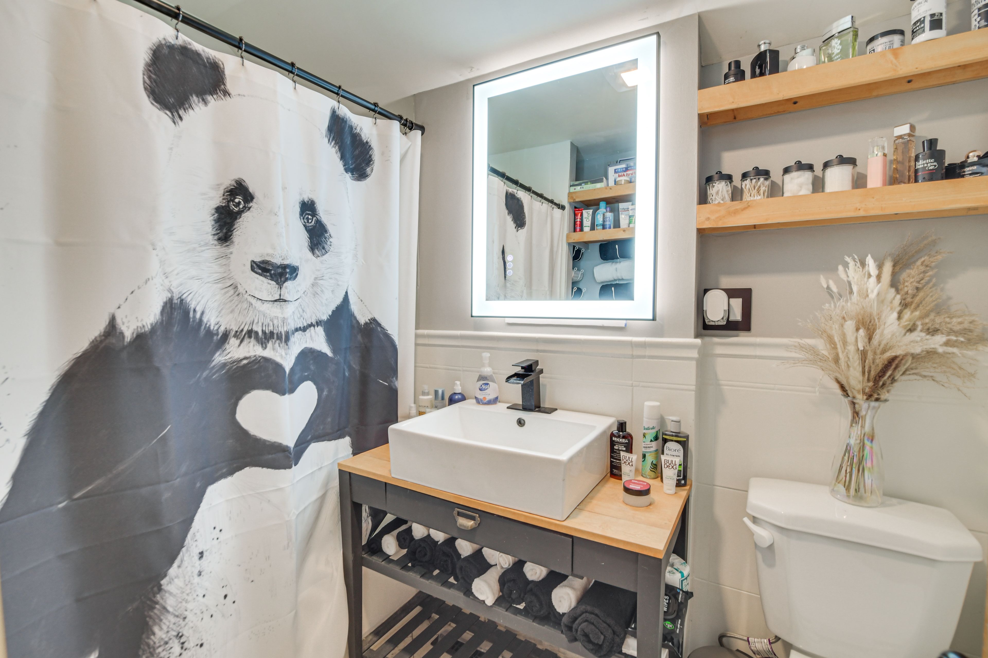 Full Bathroom | 2nd Floor | Towels Provided
