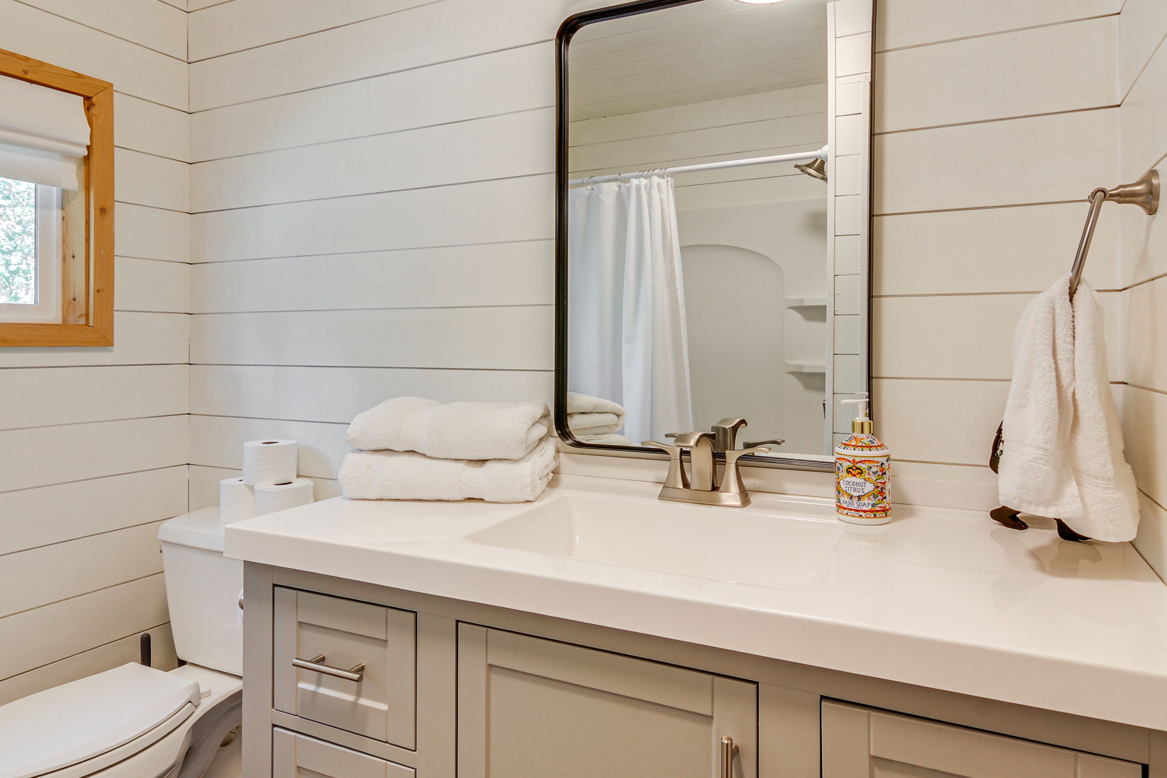 En-Suite Bathroom | Towels Provided | 1st Floor