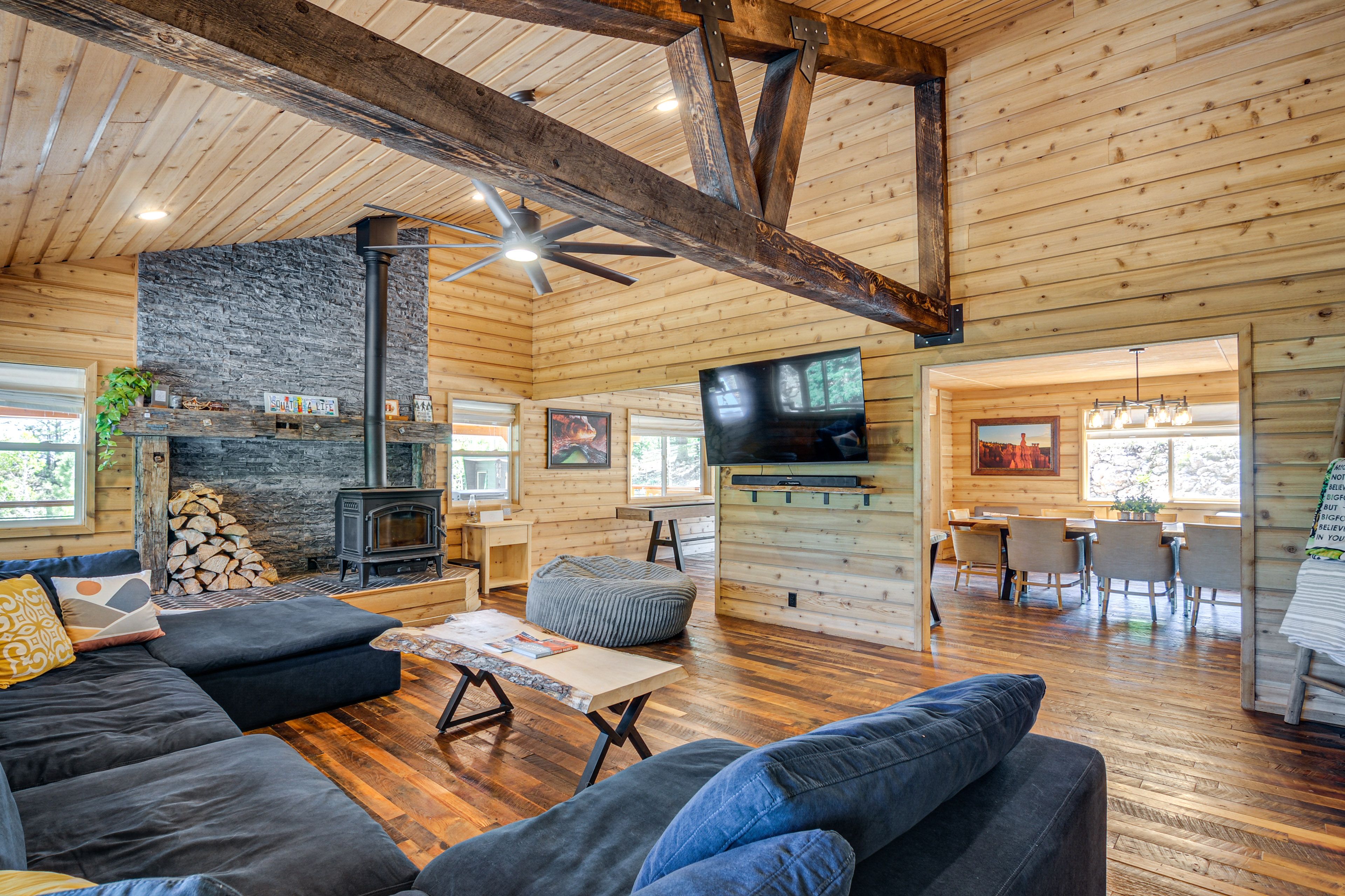 Living Room | Smart TV | Free WiFi | Shuffleboard | 1st Floor
