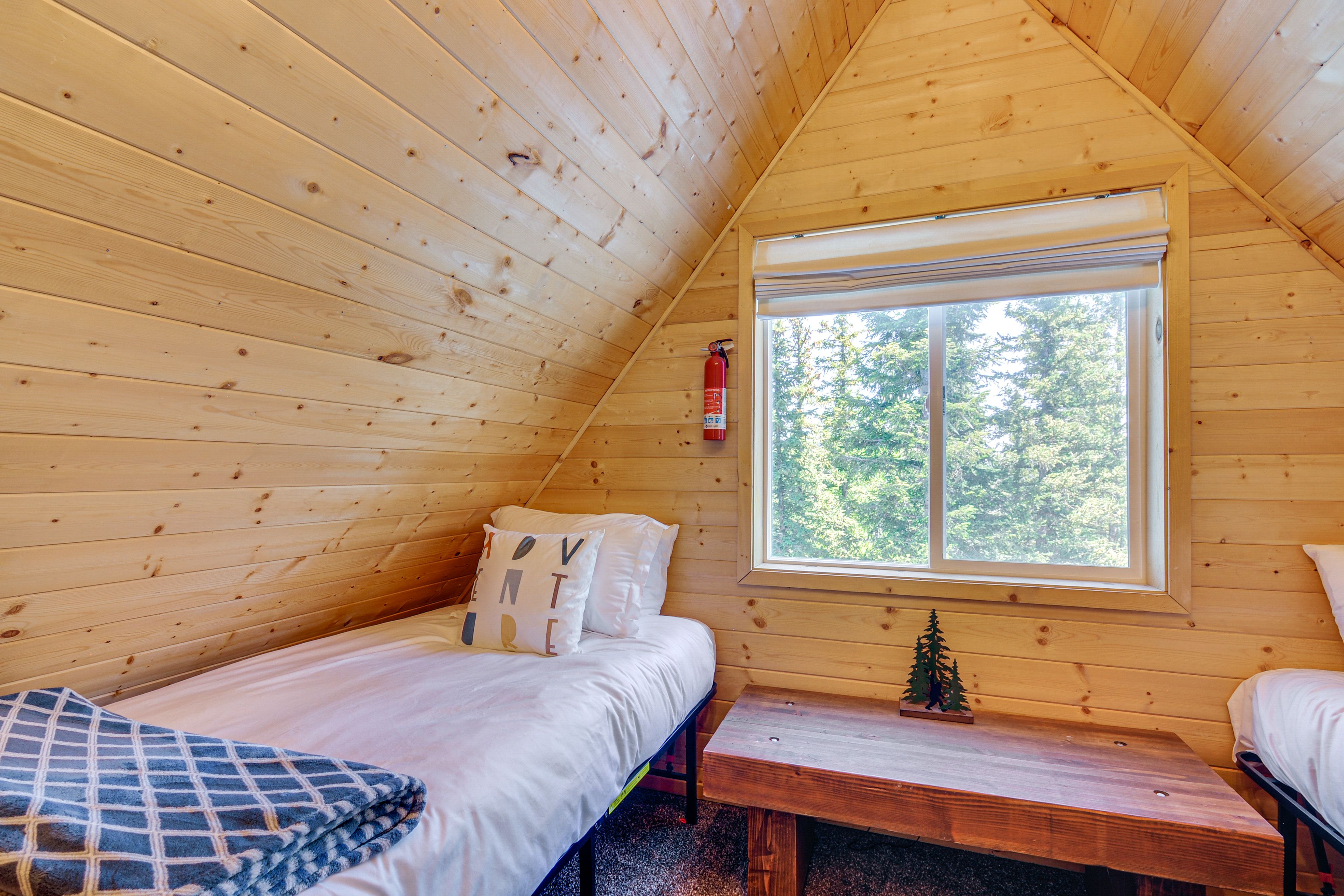 Bedroom 2 | 2 Twin Beds | 2nd Floor