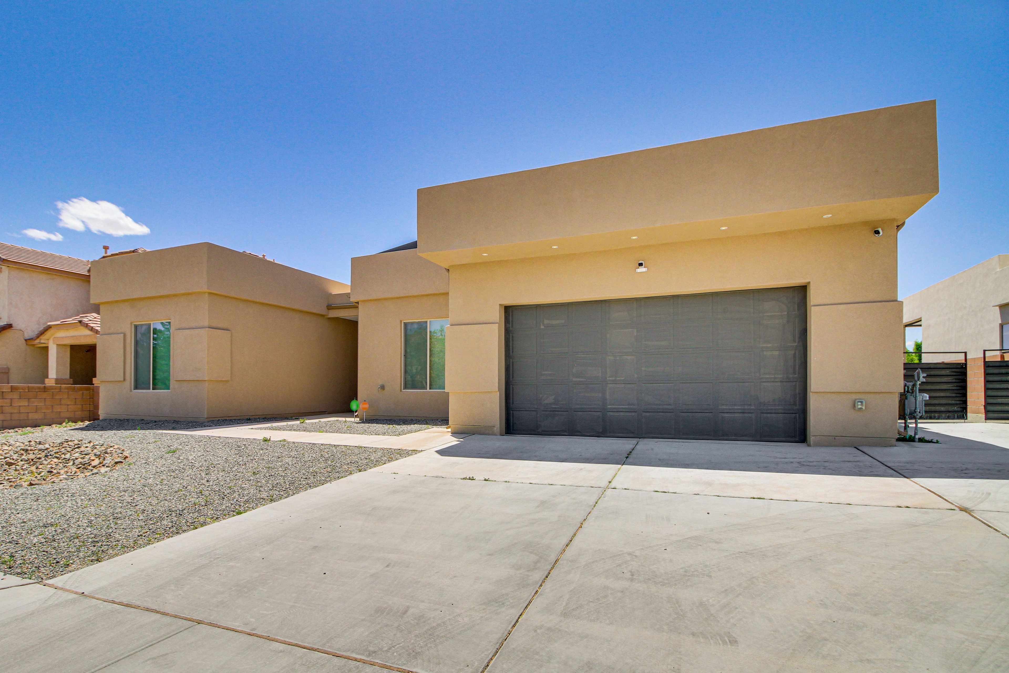 Parking | Driveway (4 Vehicles)