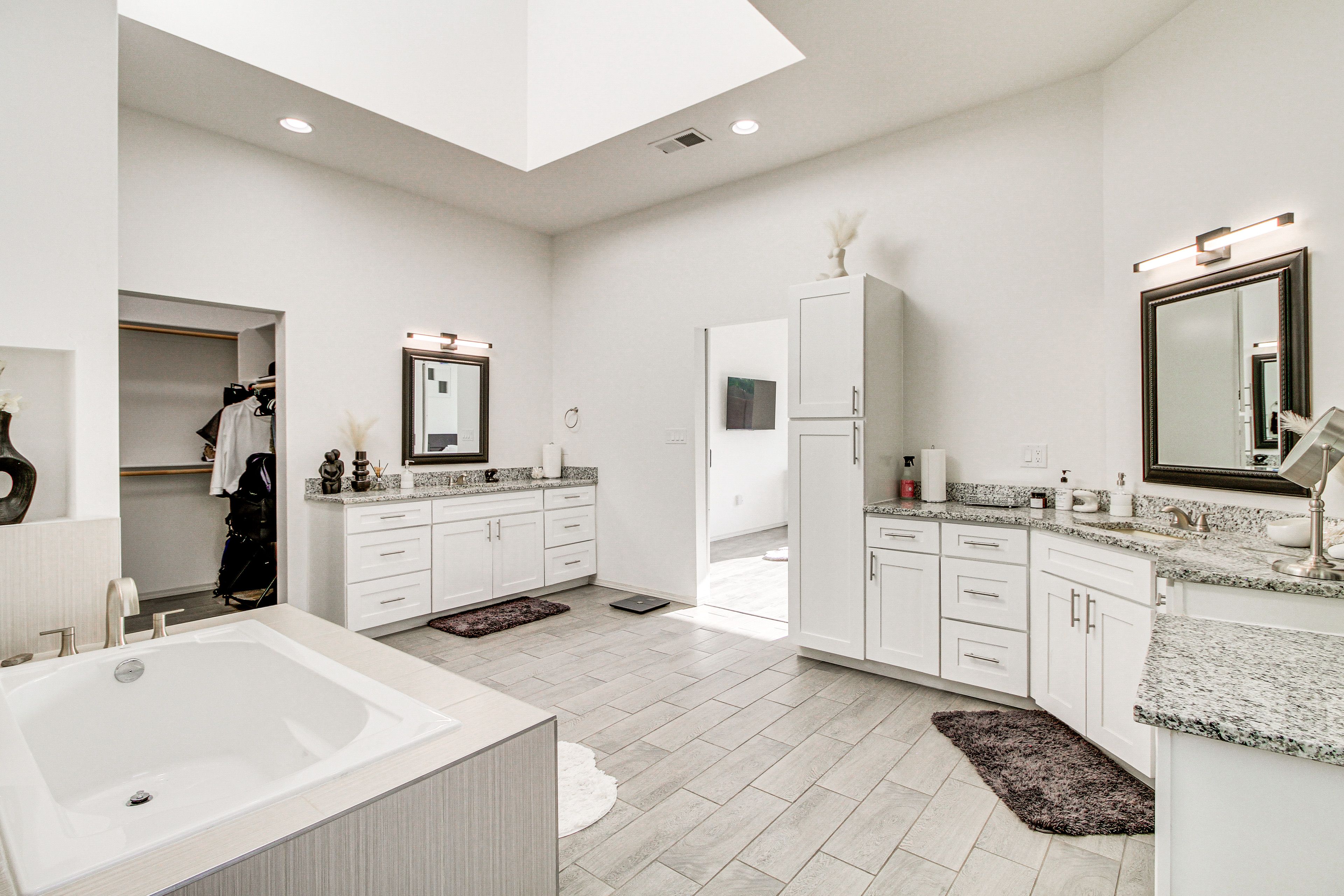 Full Bathroom | Complimentary Toiletries