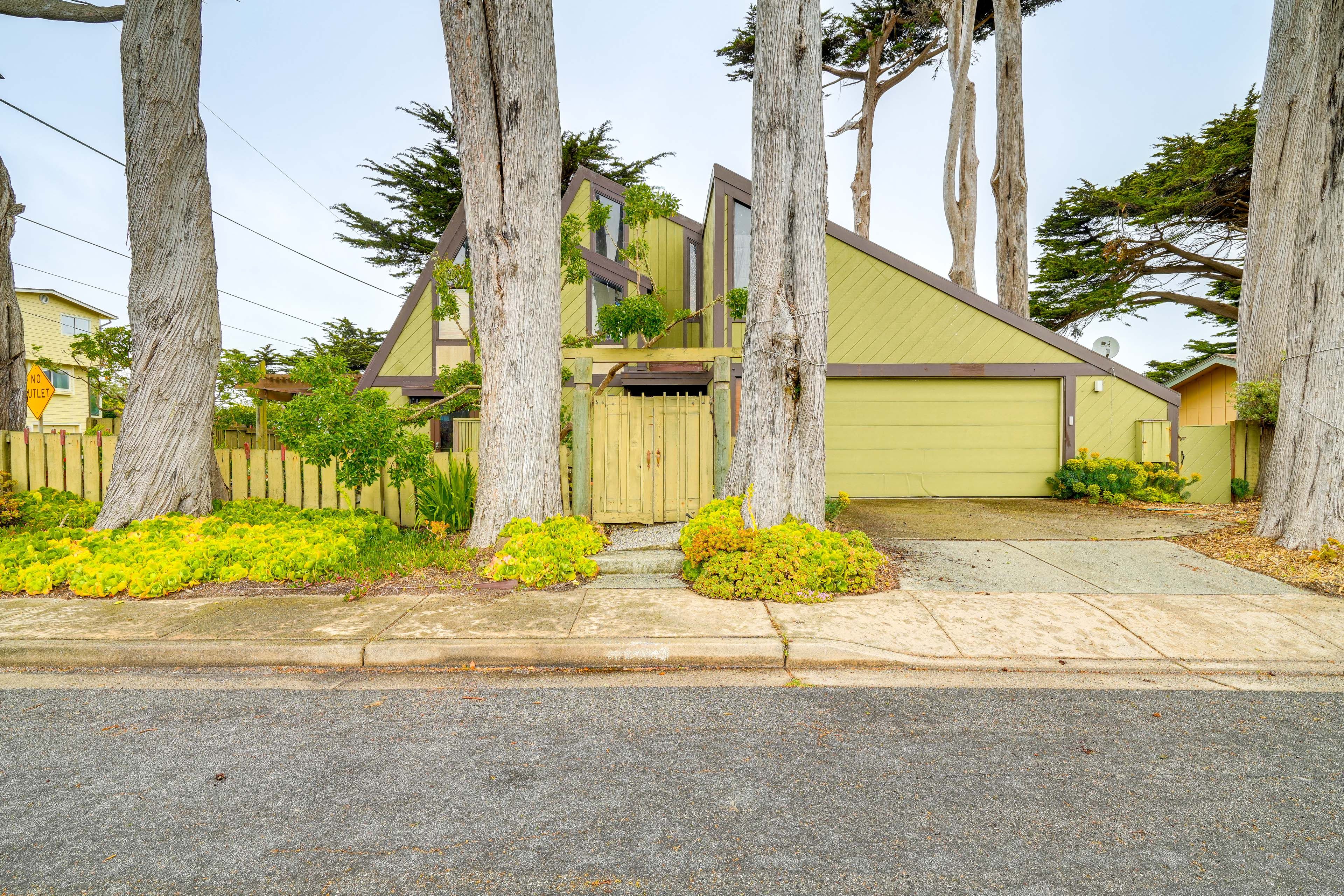 Parking | Driveway (2 Vehicles) | RV/Trailer Parking Available On-Site