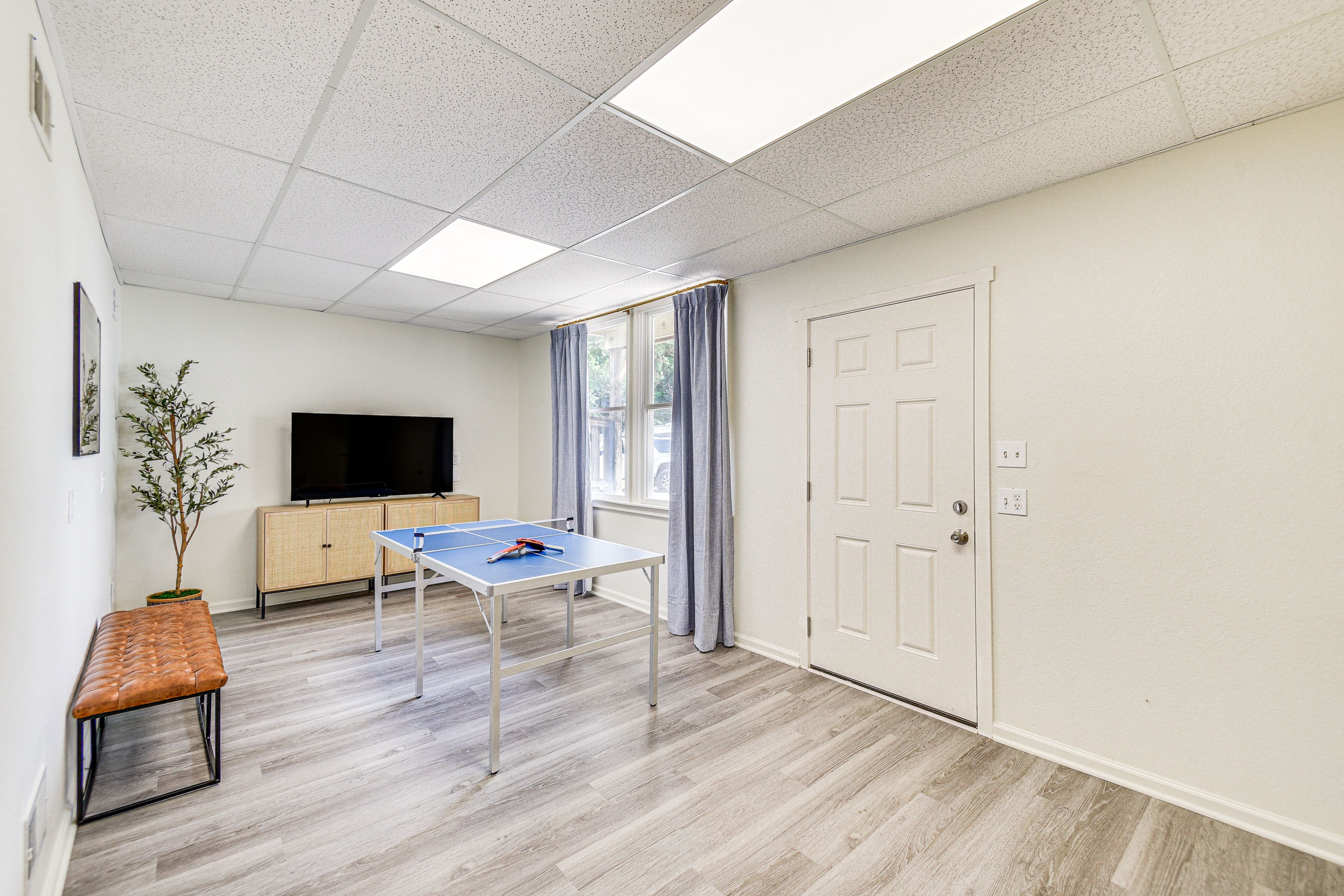 Game Room | Twin Daybed w/ Twin Trundle | Lower Floor
