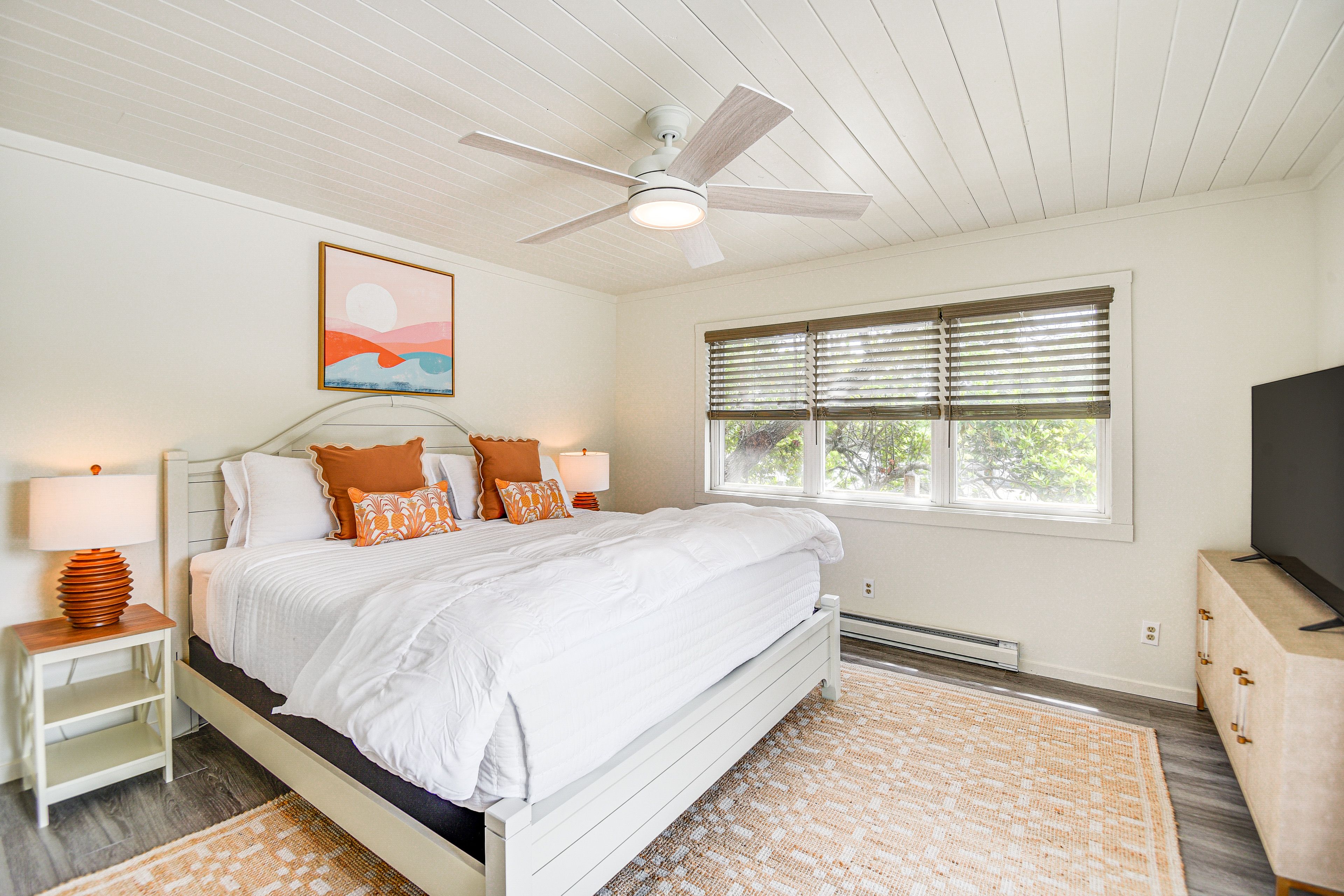 Bedroom 1 | King Bed | Smart TV | Upper Floor