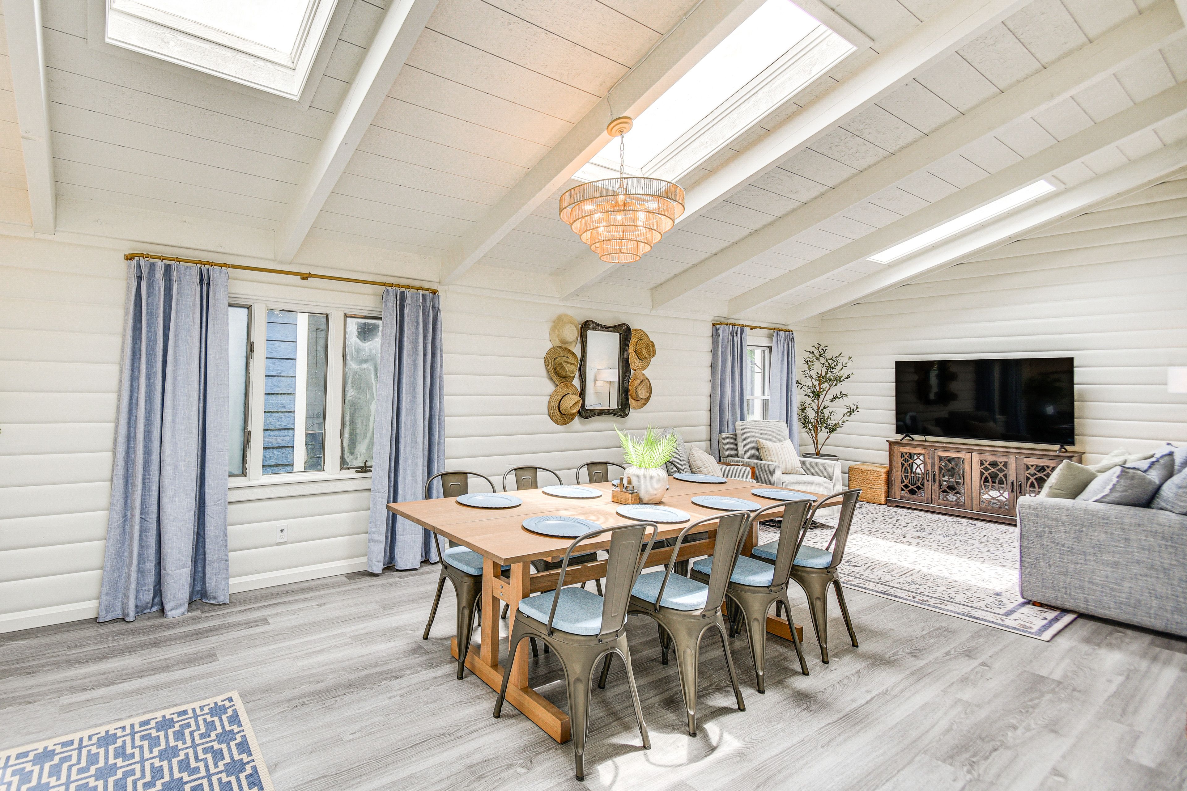 Dining Area | Dishware/Flatware | Main Floor