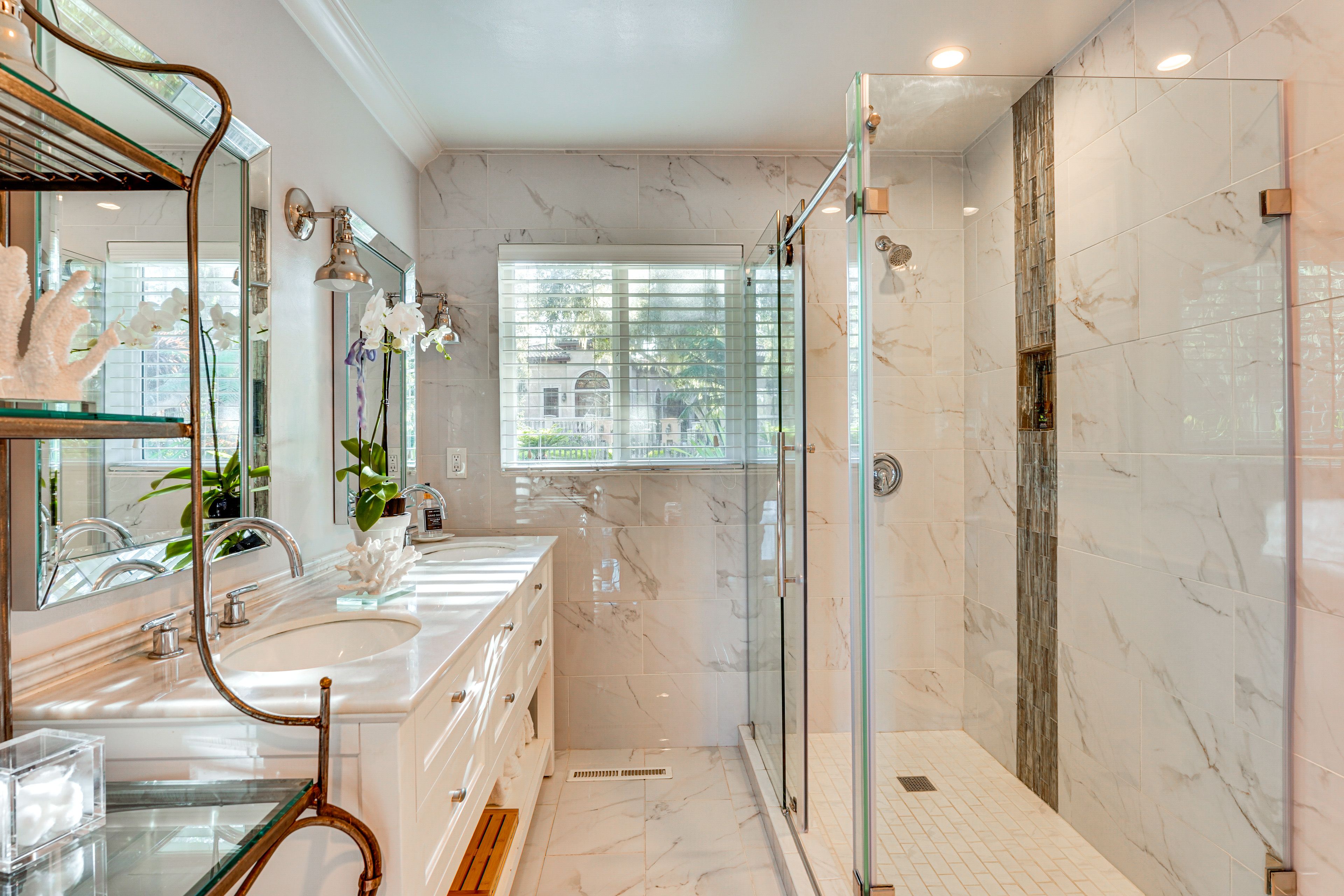 Full Bathroom | Complimentary Toiletries