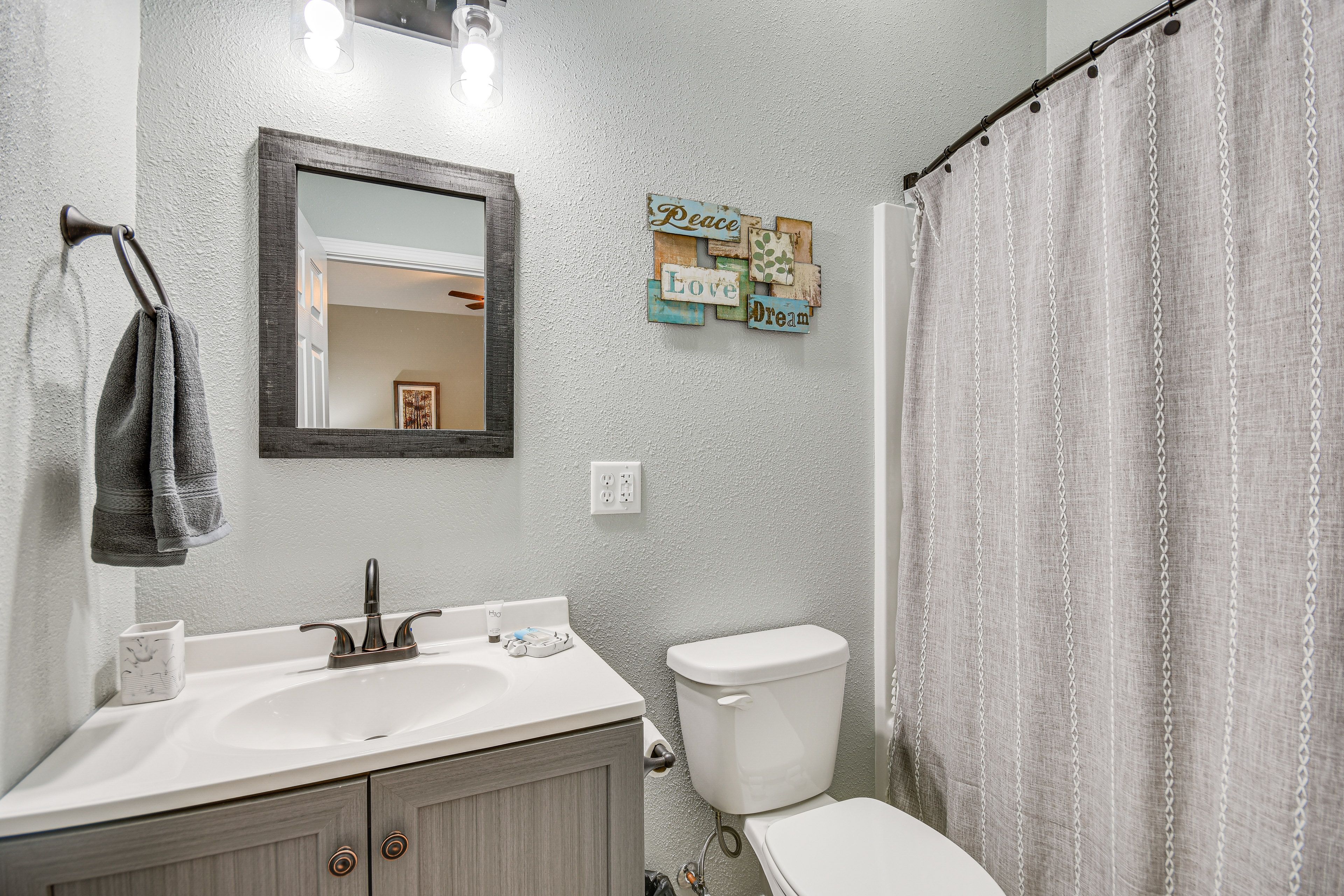 En-Suite Bathroom | Towels Provided