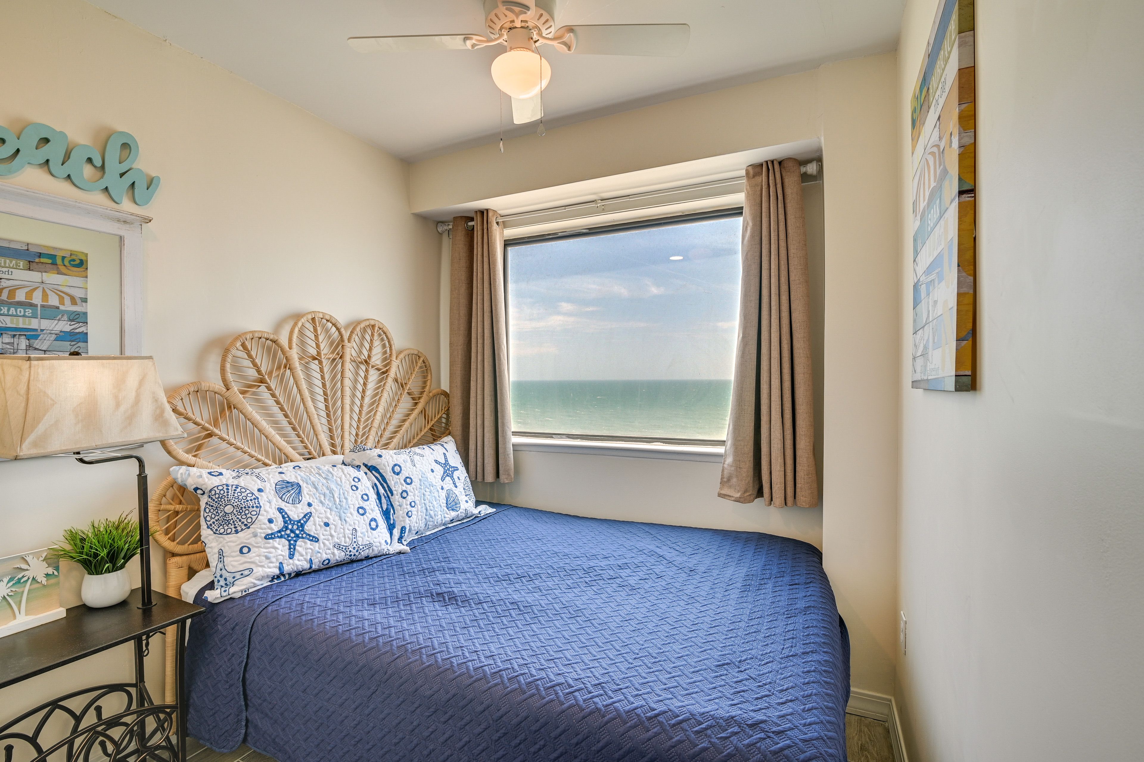 Bedroom 3 | Queen Bed