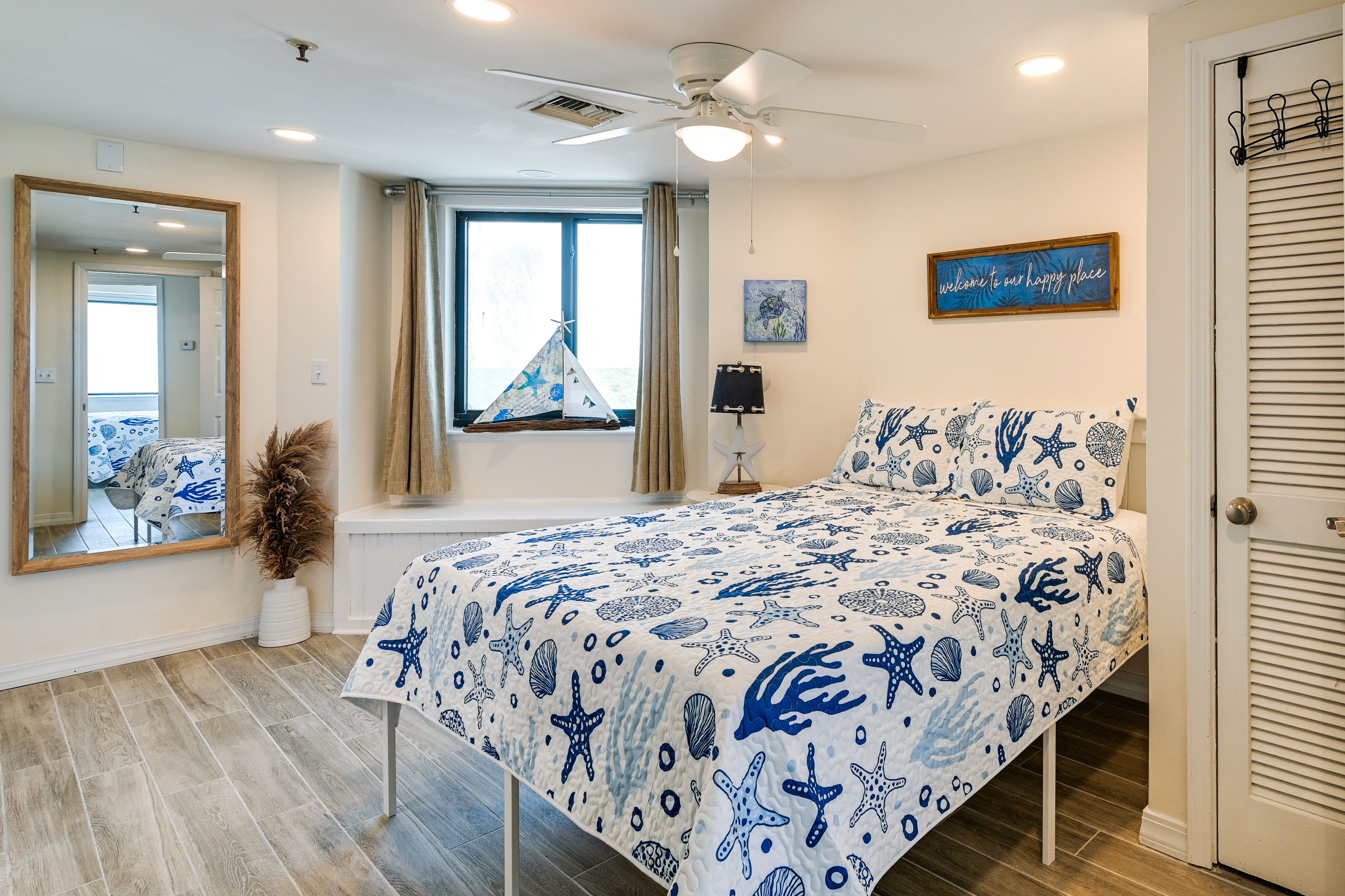 Bedroom 1 | Queen Bed