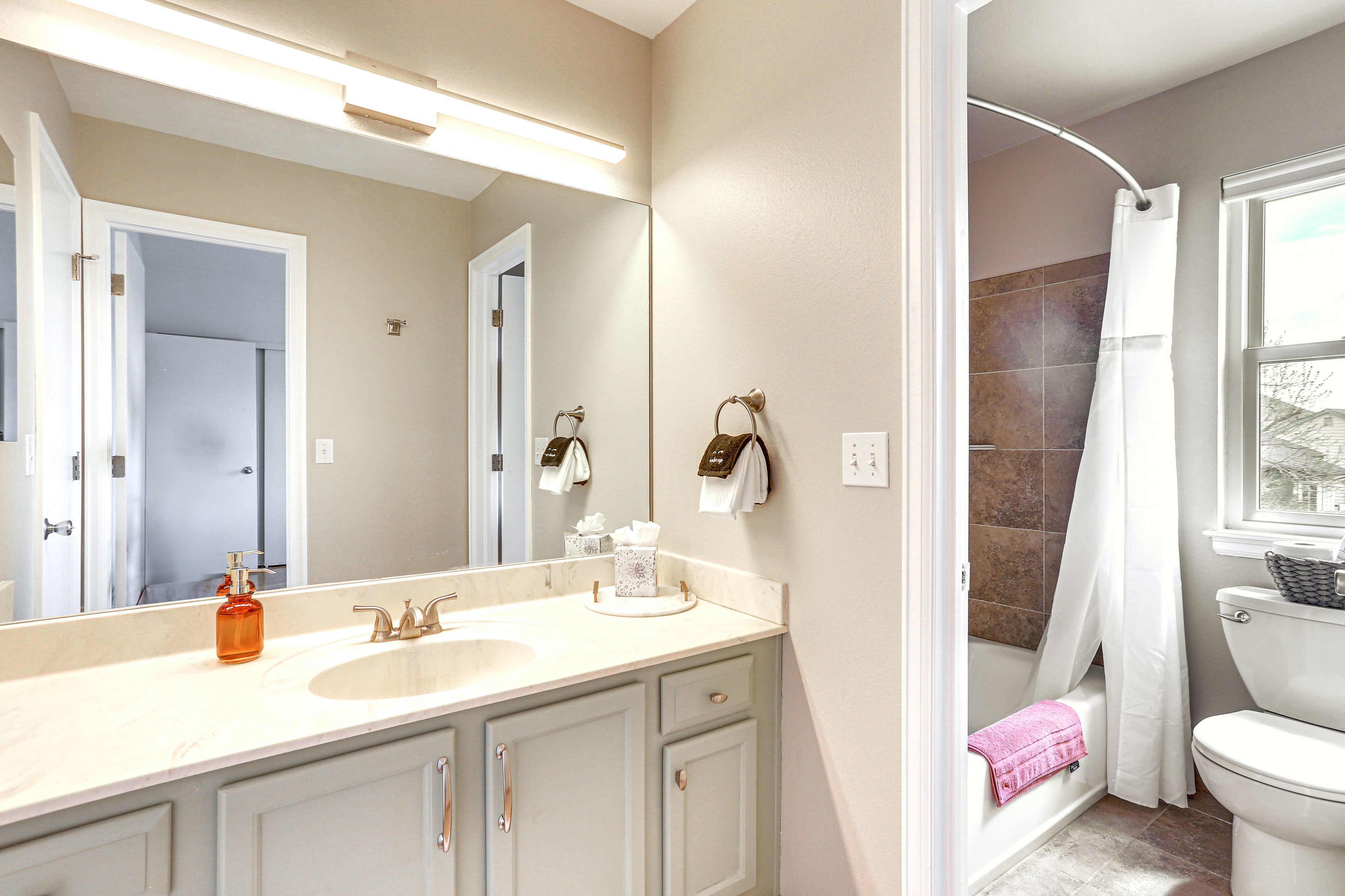 En-Suite Bathroom | Upper Level
