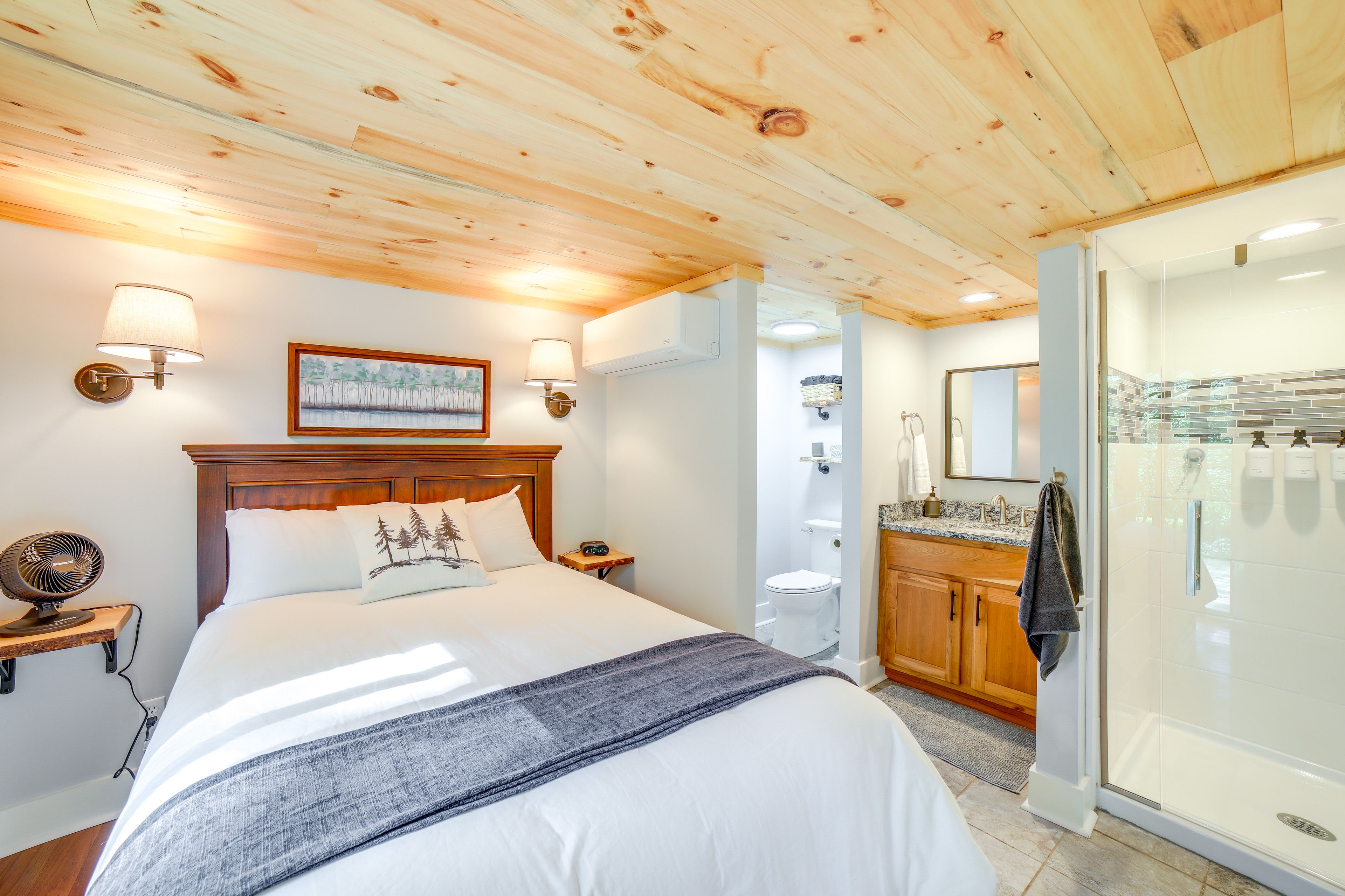 Bedroom | Full Bed