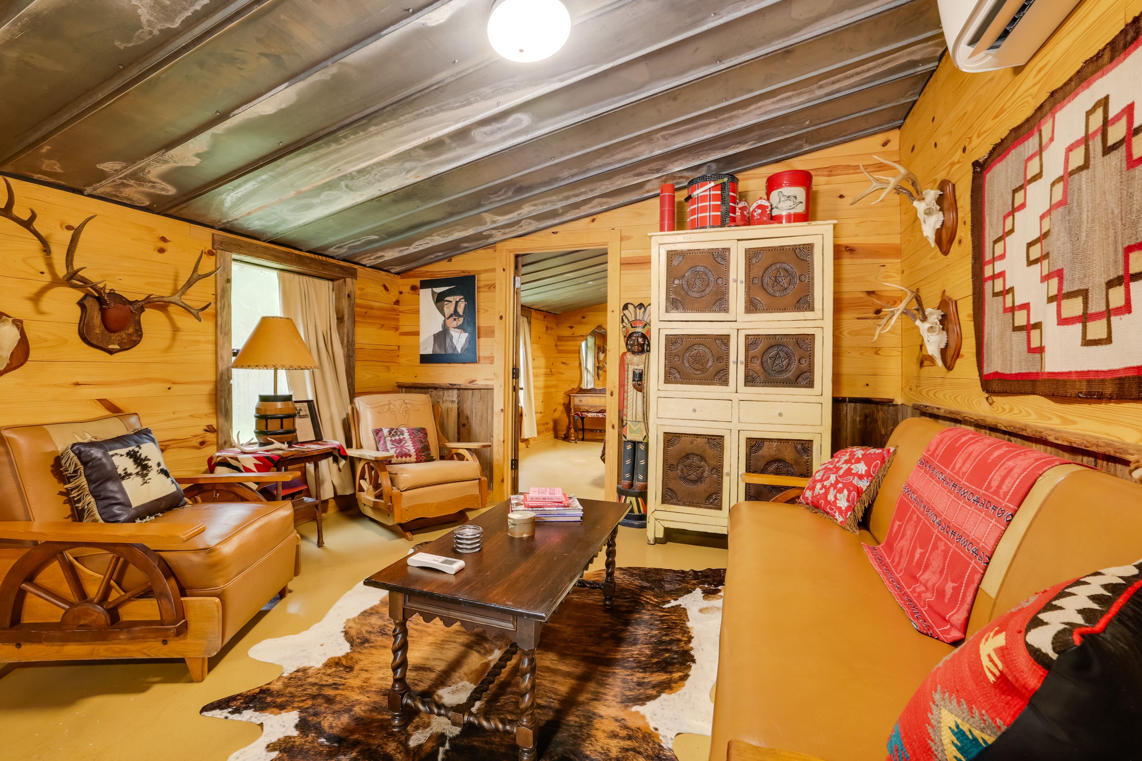 Living Room | Free WiFi | Full Futon | Wood-Burning Fireplace