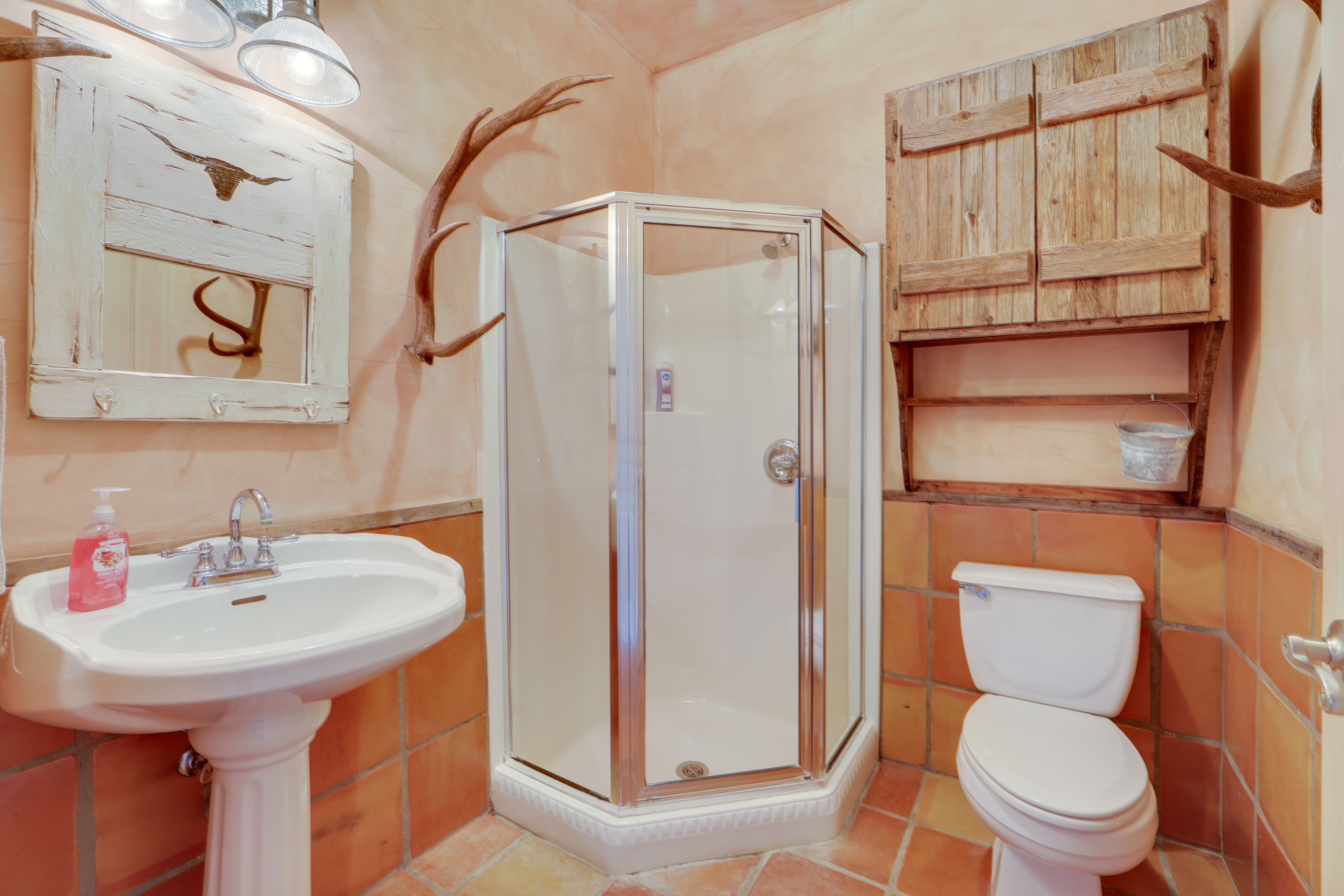 Full Bathroom | Towels Provided | Complimentary Toiletries | 1st Floor