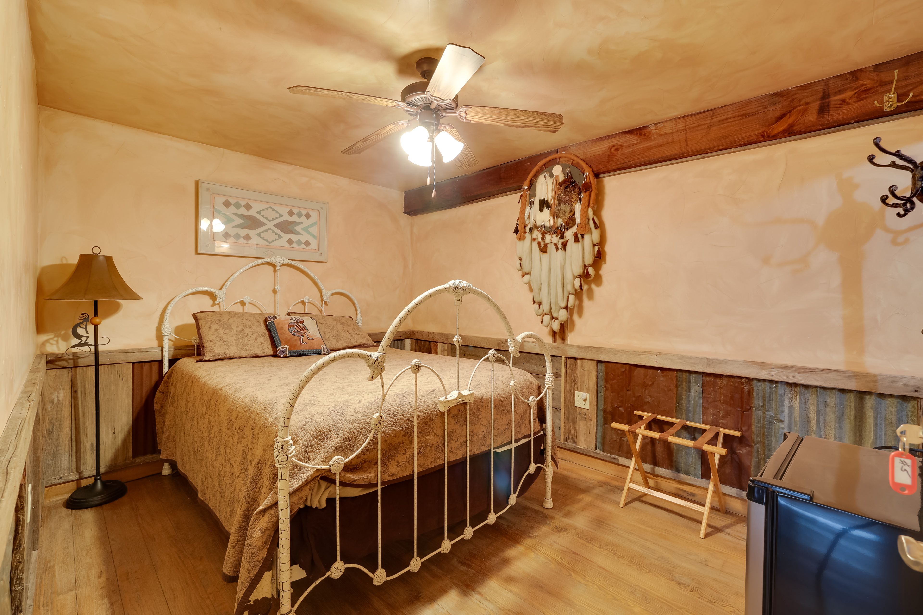 Bonus Room | Queen Bed | 2nd Floor