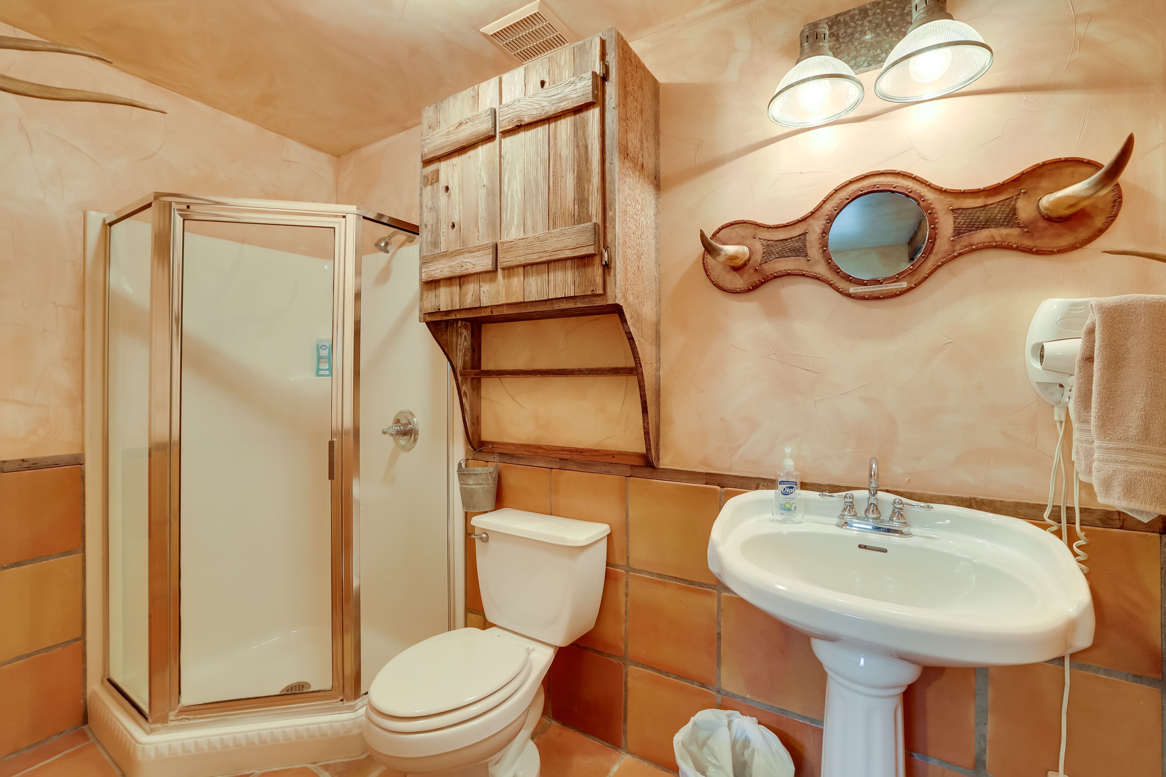 Full Bathroom | 2nd Floor