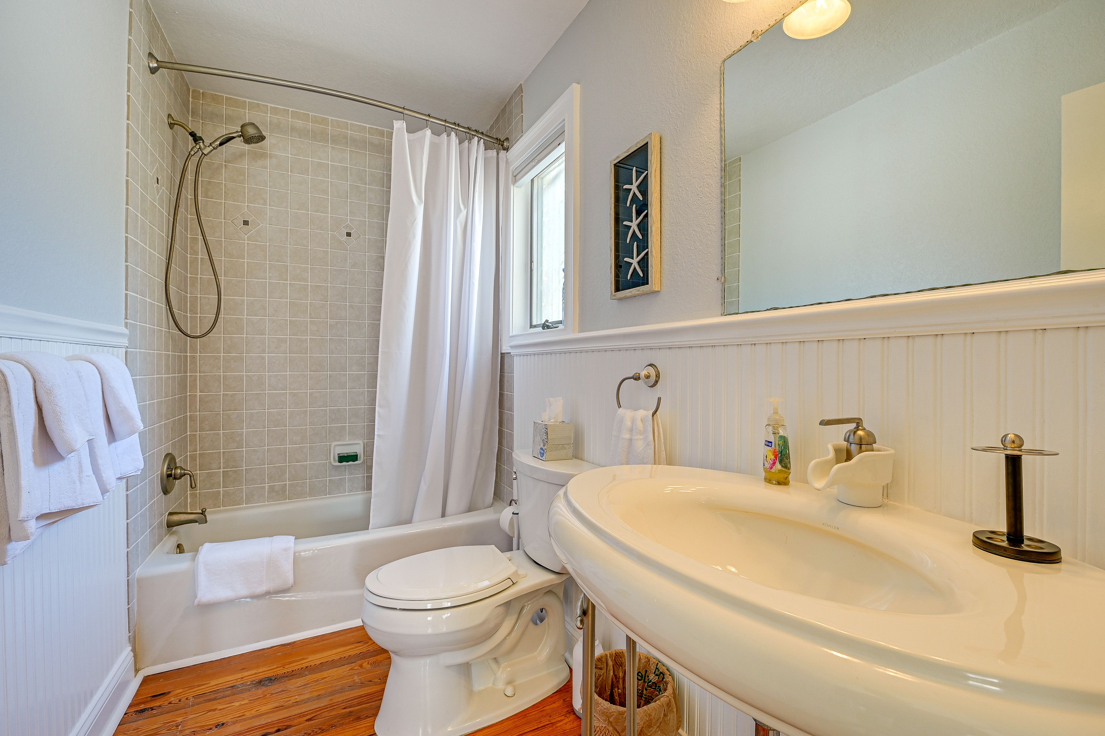 Full Bathroom | Complimentary Toiletries