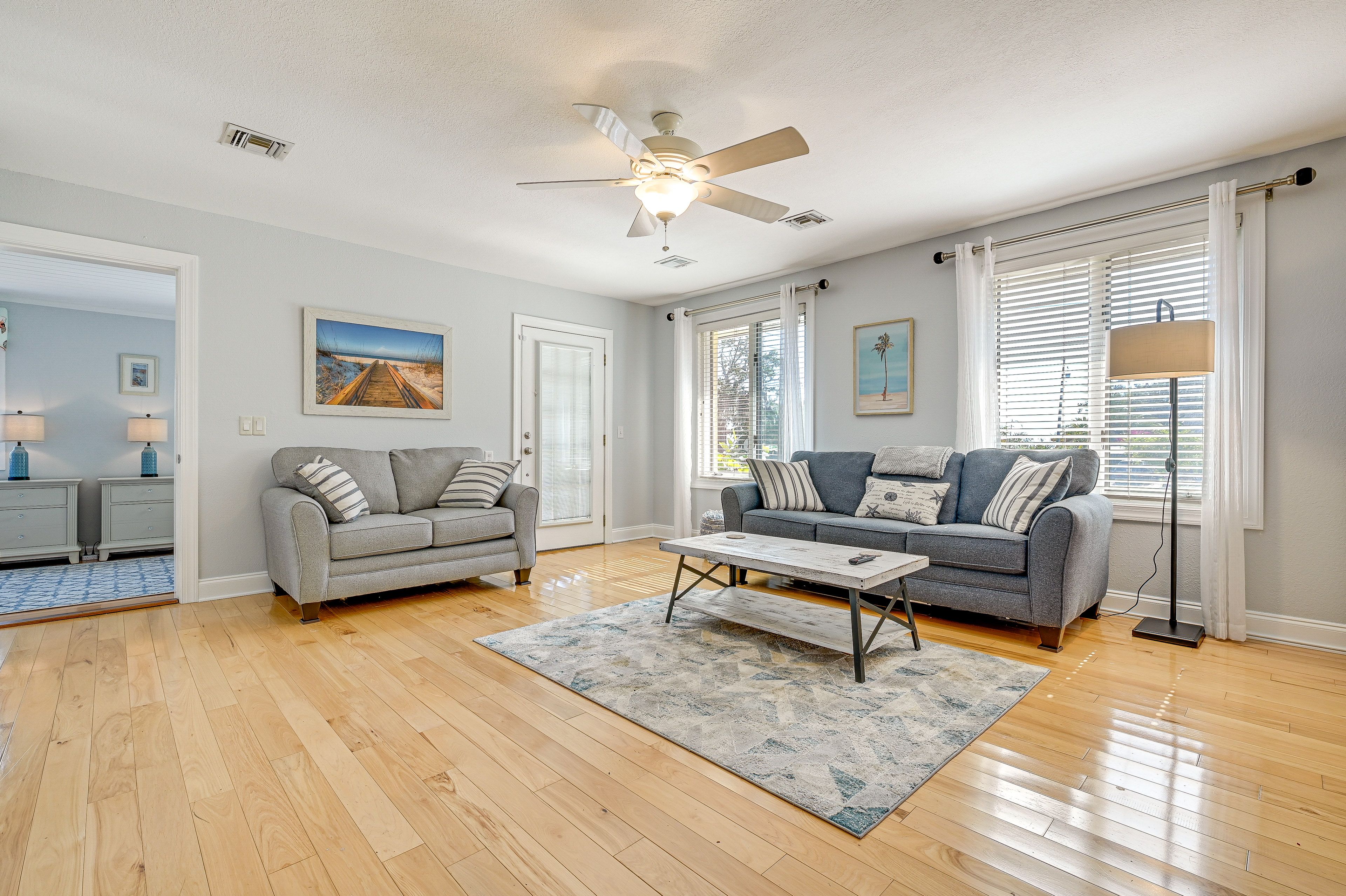 Living Room | Queen Sleeper Sofa | Smart TV | Central A/C