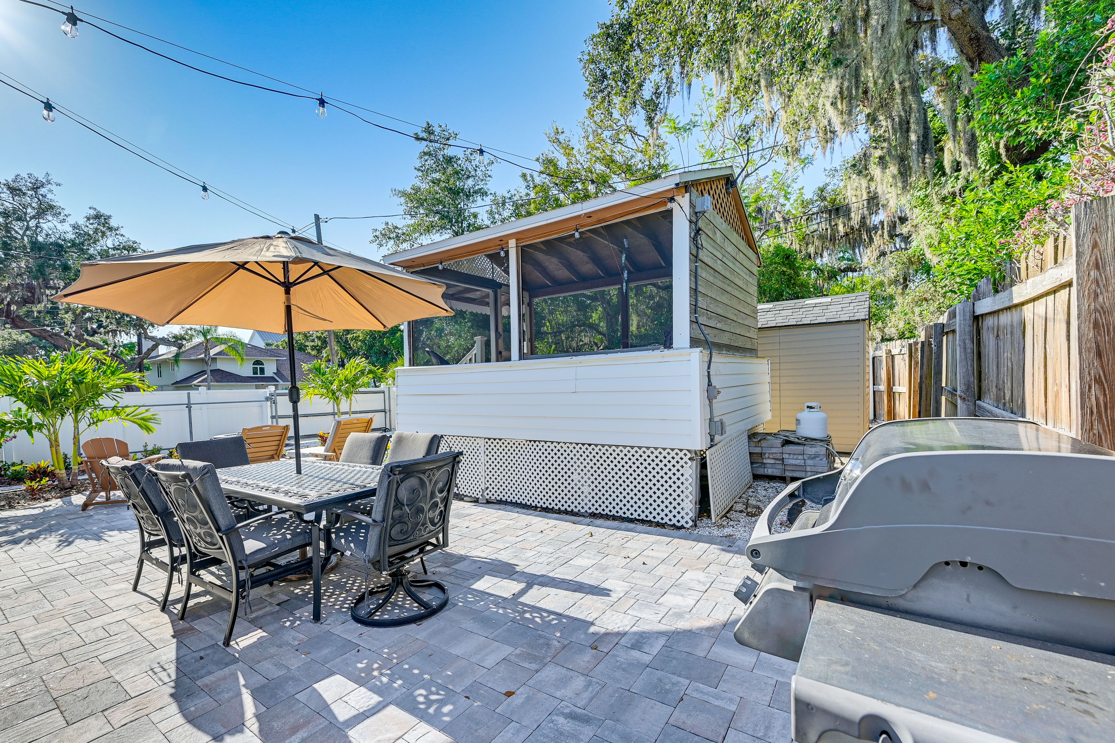 Outdoor Dining Area | Gas Grill