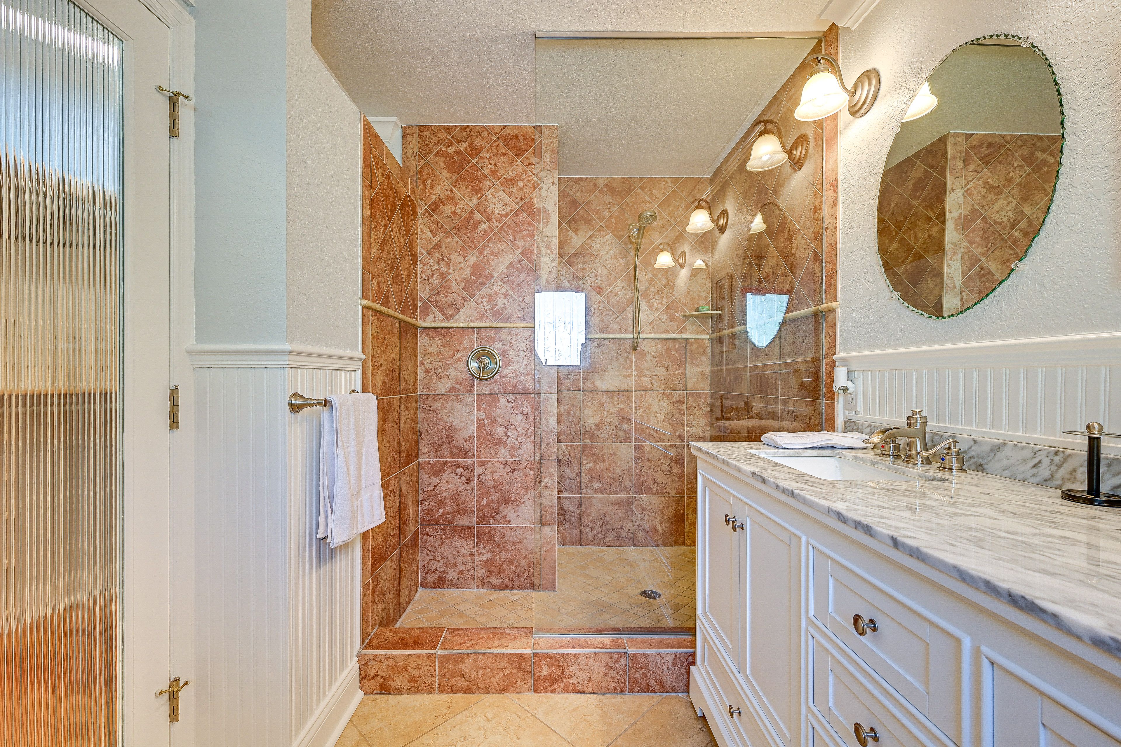 En-Suite Bathroom | Towels Provided