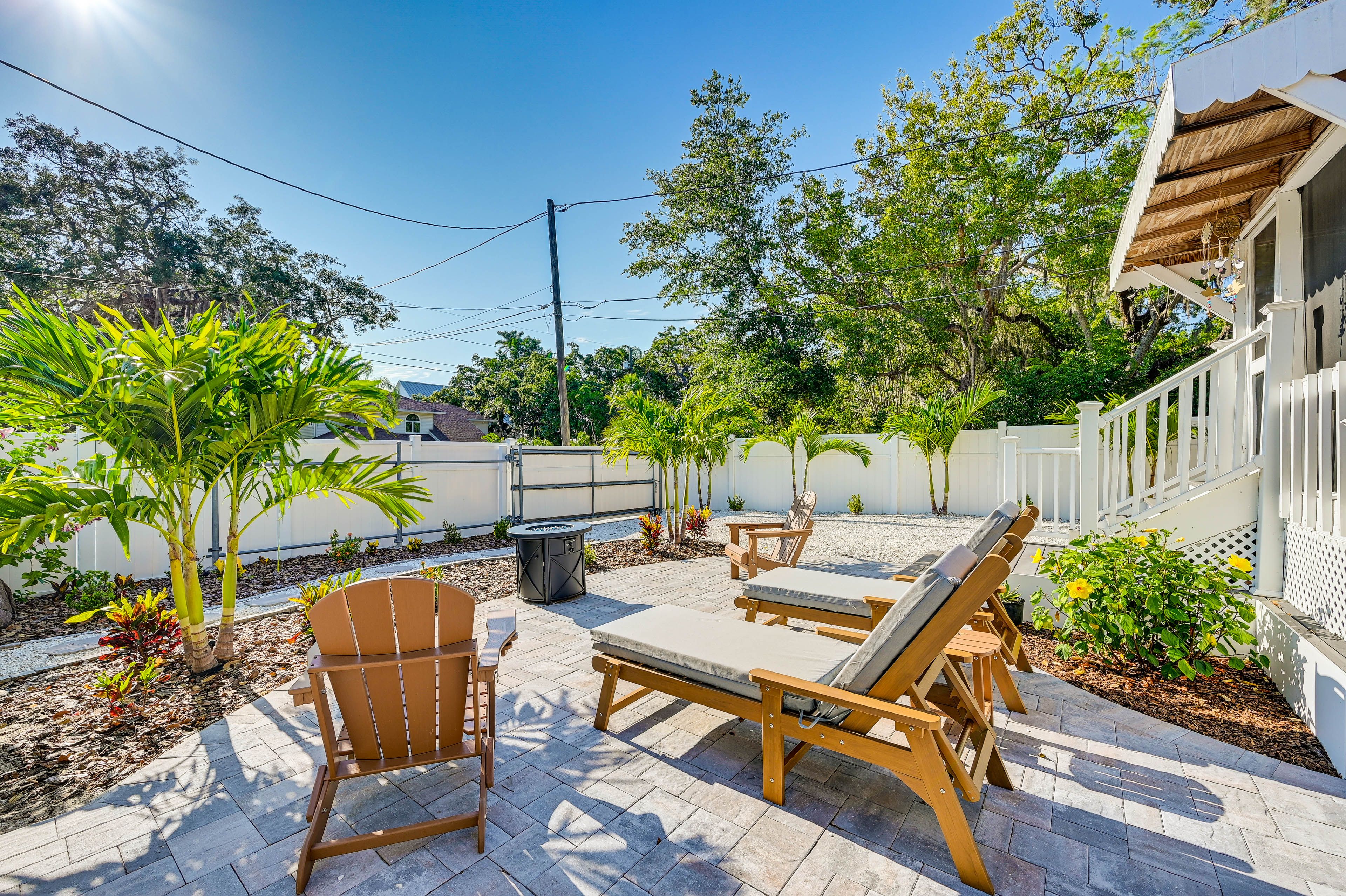 Crystal Beach Vacation Rental | 2BR | 2BR | Steps Required | 1,190 Sq Ft