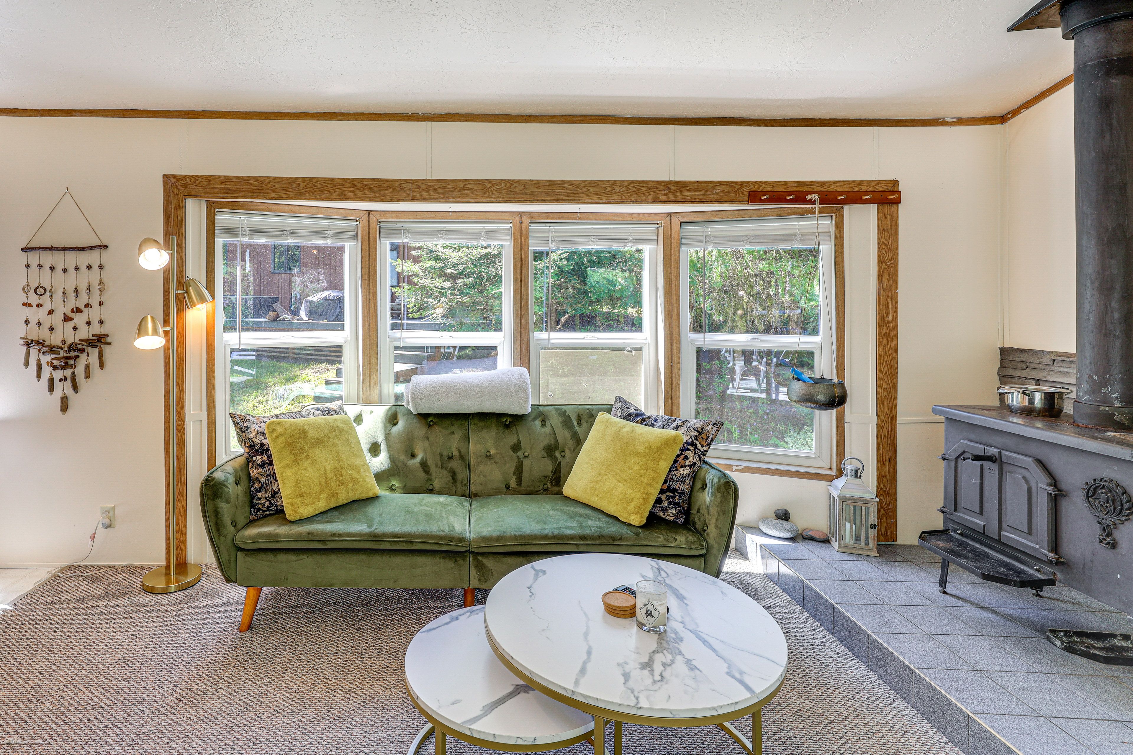 Living Room | Wood-Burning Stove | Free WiFi
