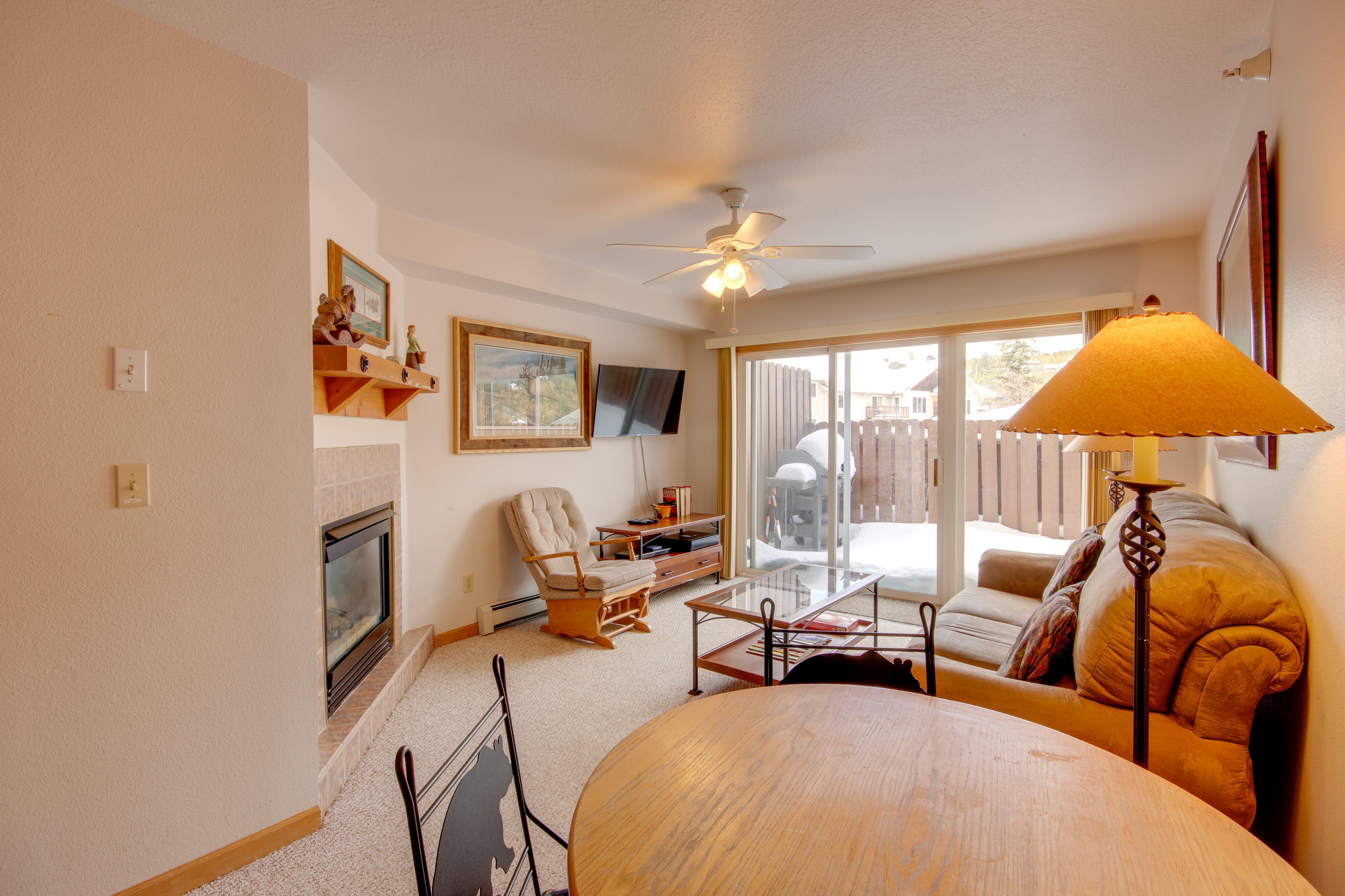 Dining Area | Dishware/Flatware Provided