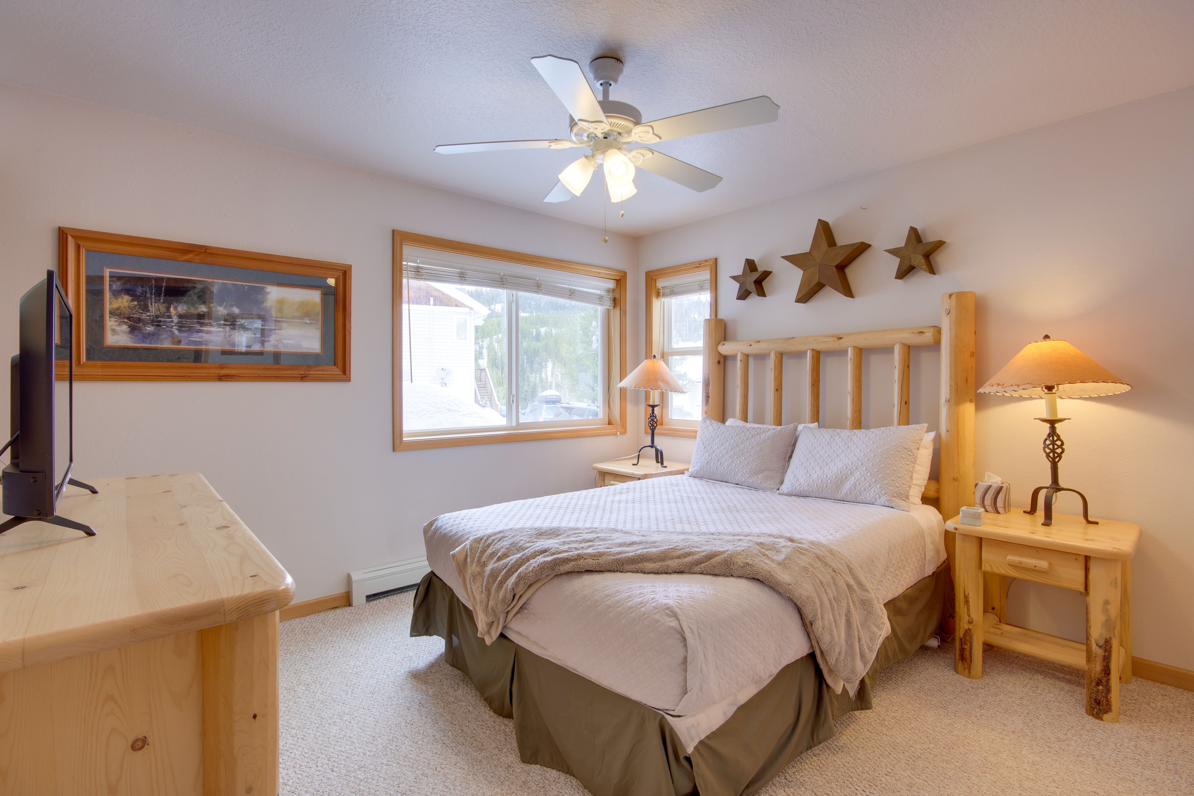 Bedroom 1 | Queen Bed | Linens Provided | En-Suite Bathroom
