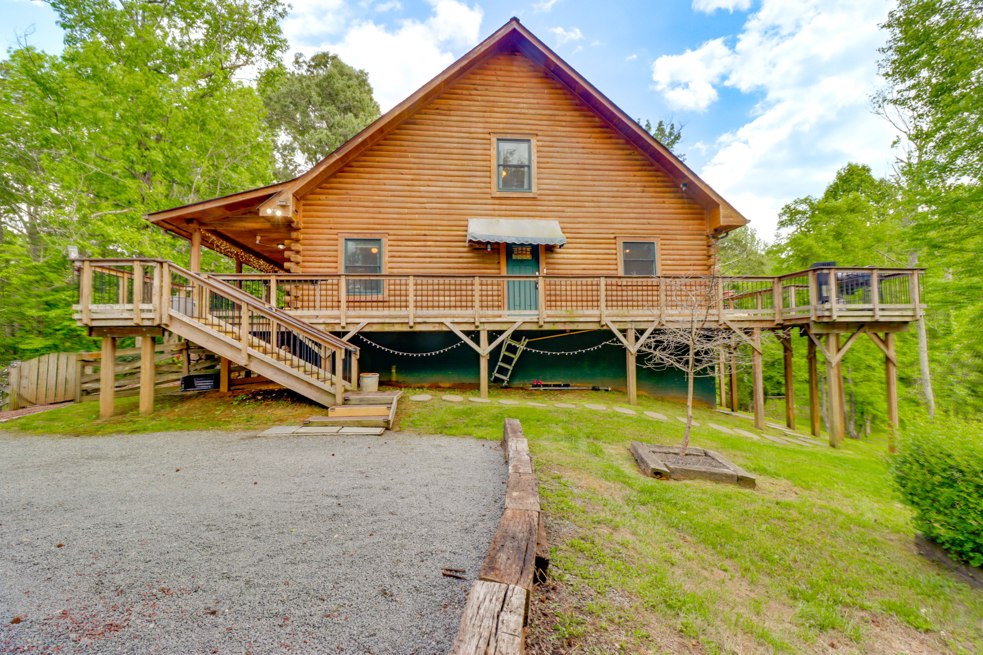 Parking | Driveway (4 Vehicles) | Trailer Parking w/ Guest Contact Approval