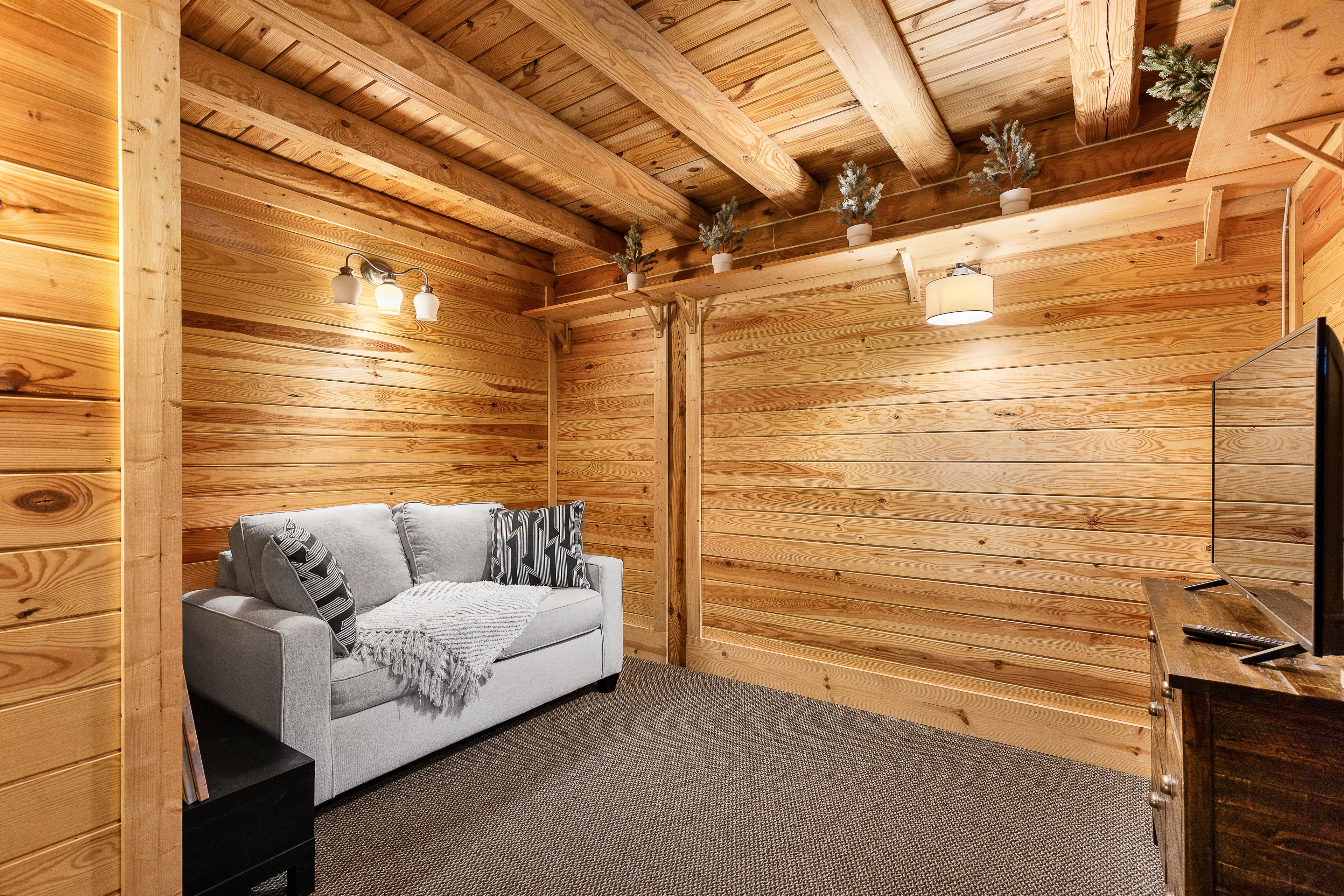 Living Area | Flat-Screen TV | 2nd Floor