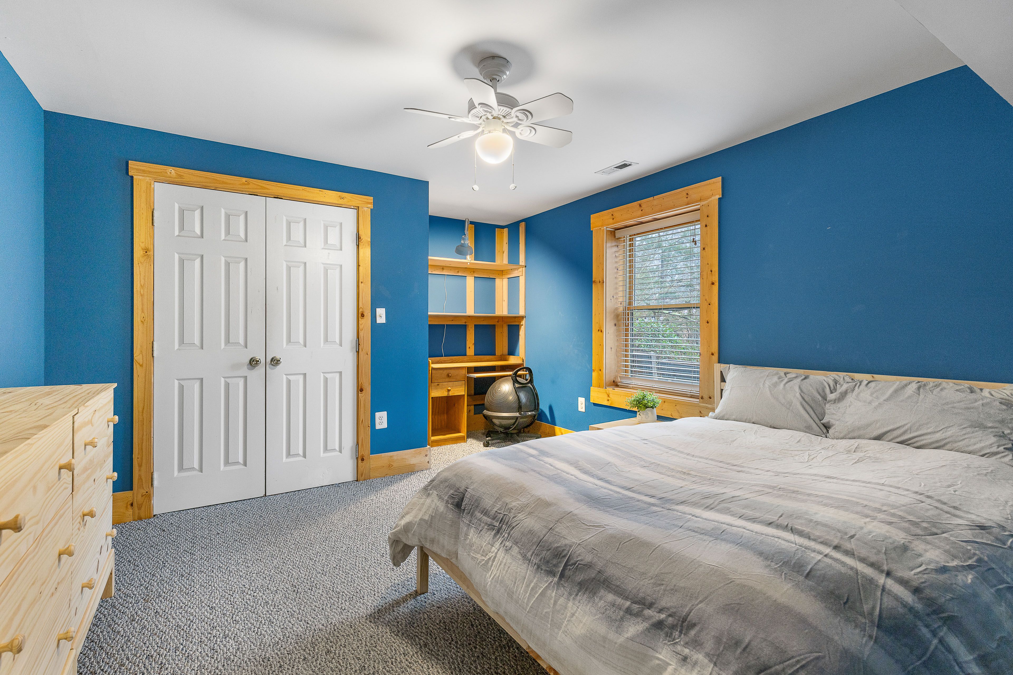Bedroom 6 | Queen Bed | 1st Floor