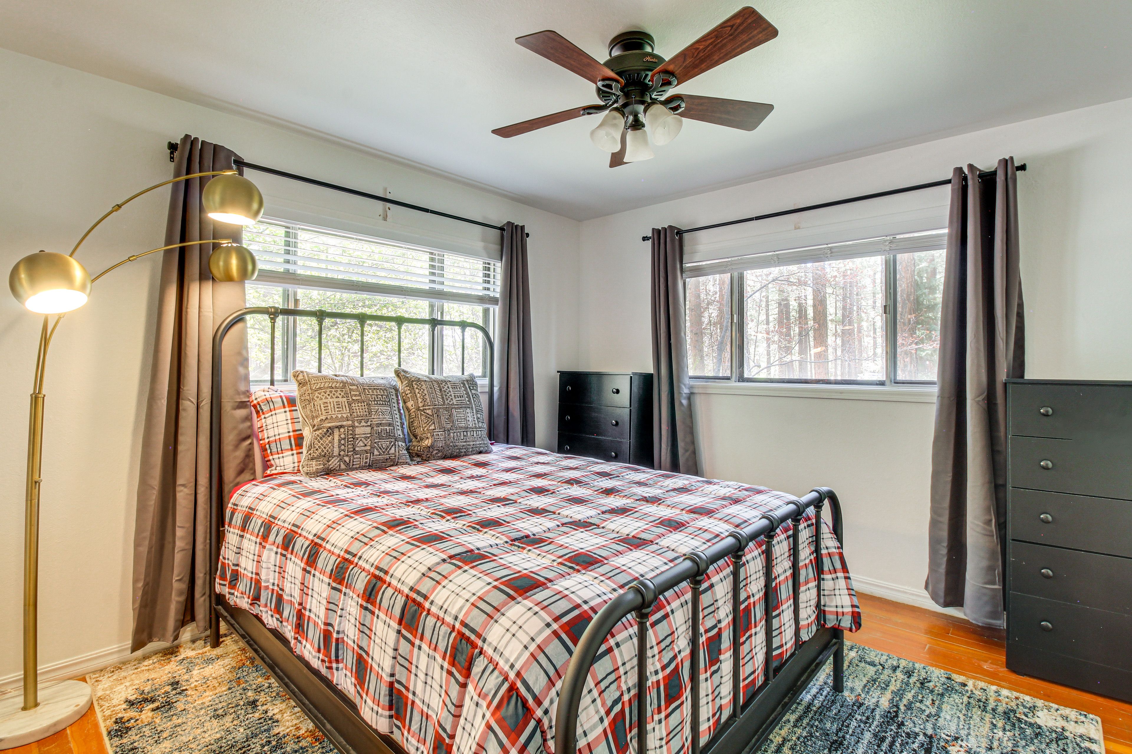 Bedroom 2 | Queen Bed