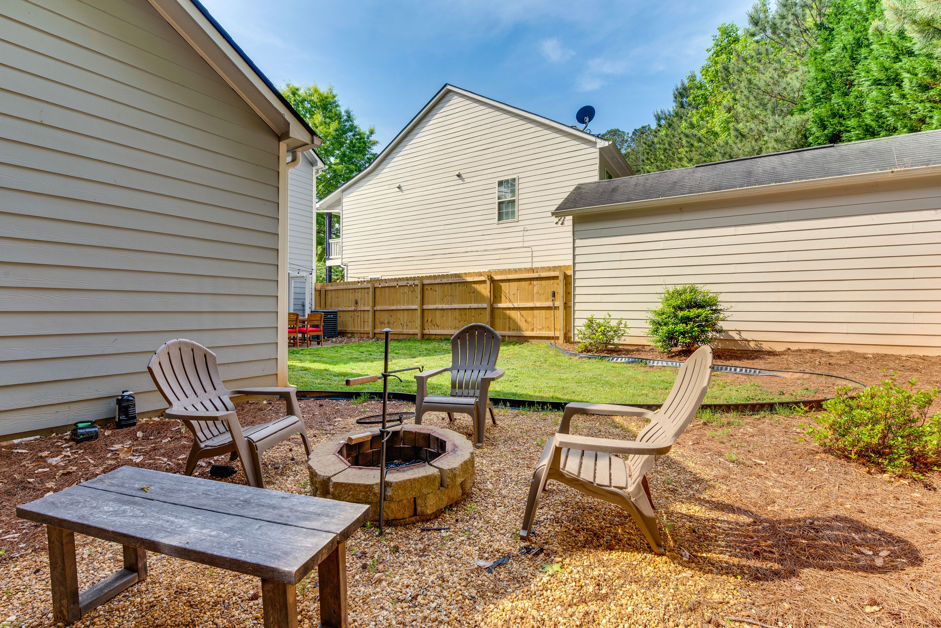 Fenced Yard | Fire Pit (Bring Your Own Wood) | Beach Gear