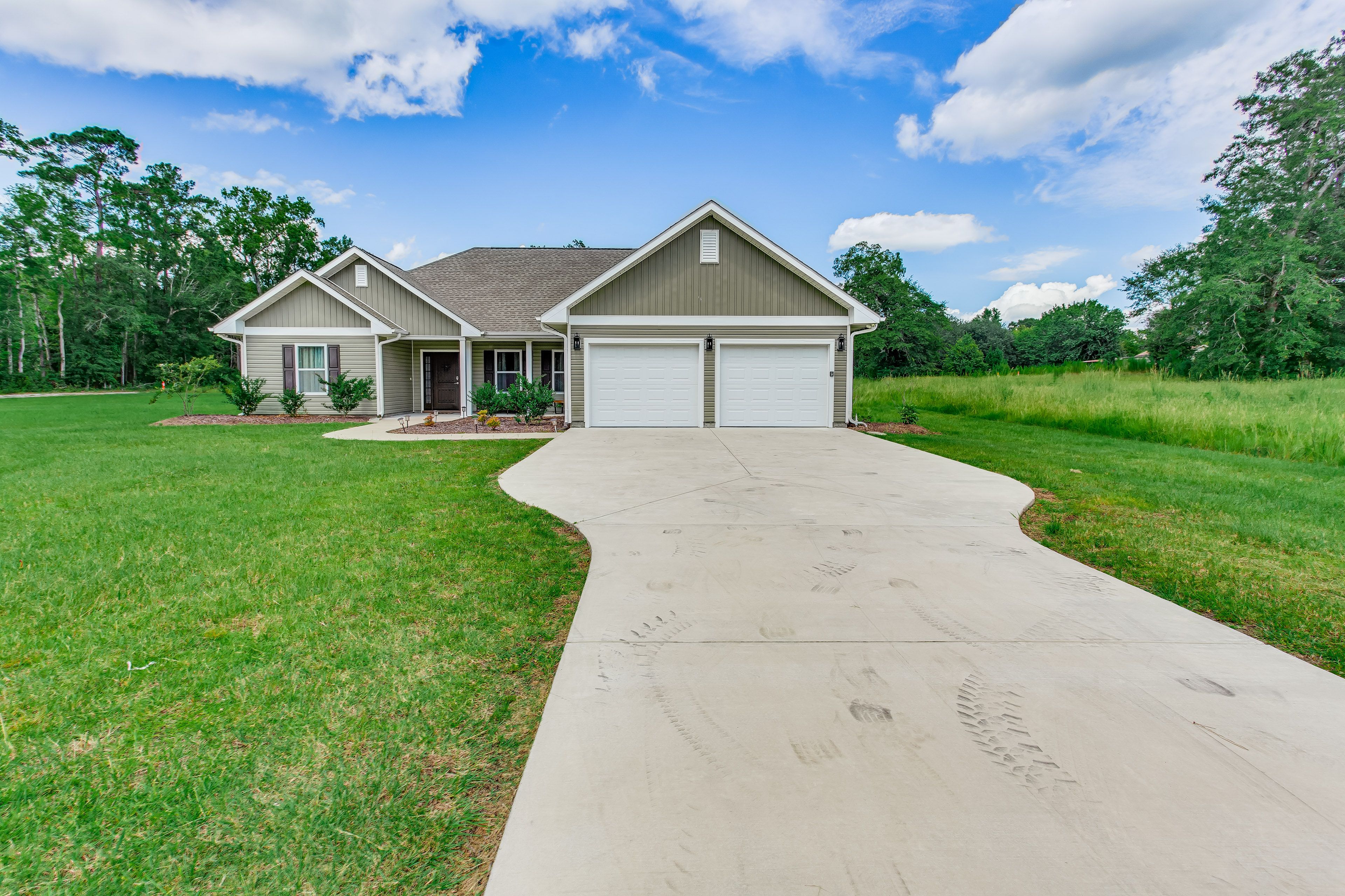 Parking | Garage (2 Vehicle) | Driveway (4 Vehicles) | RV/Trailer Parking