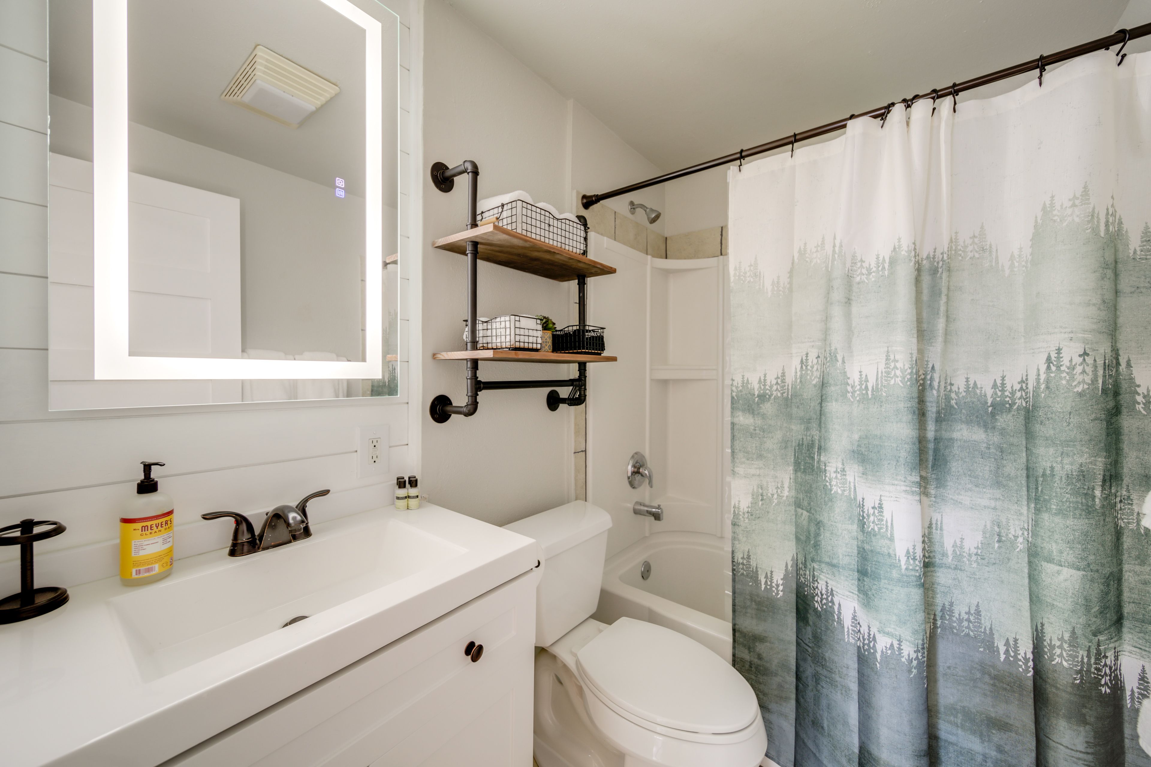 Full Bathroom | 1st Floor
