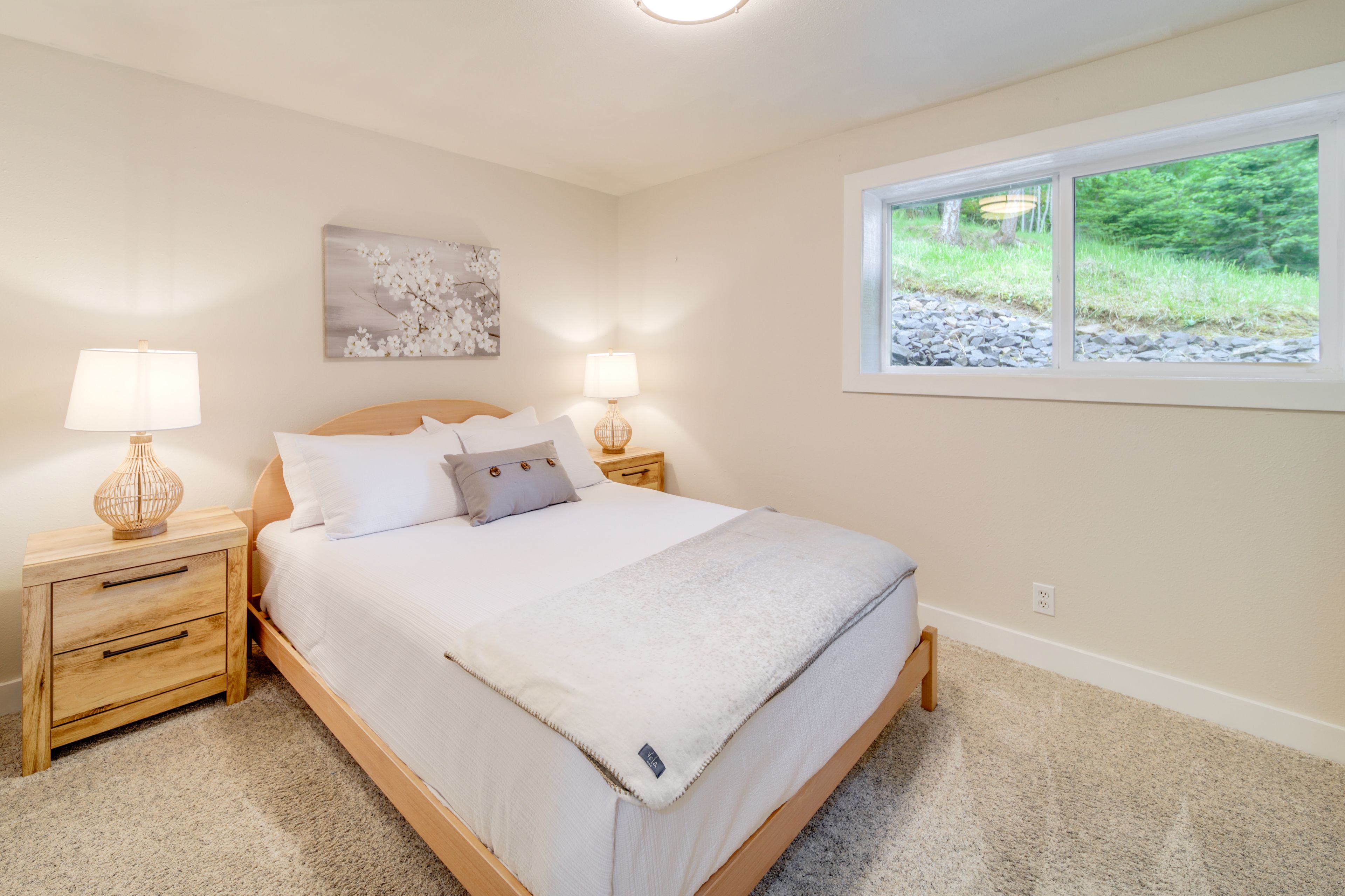 Bedroom 2 | Queen Bed | 1st Floor