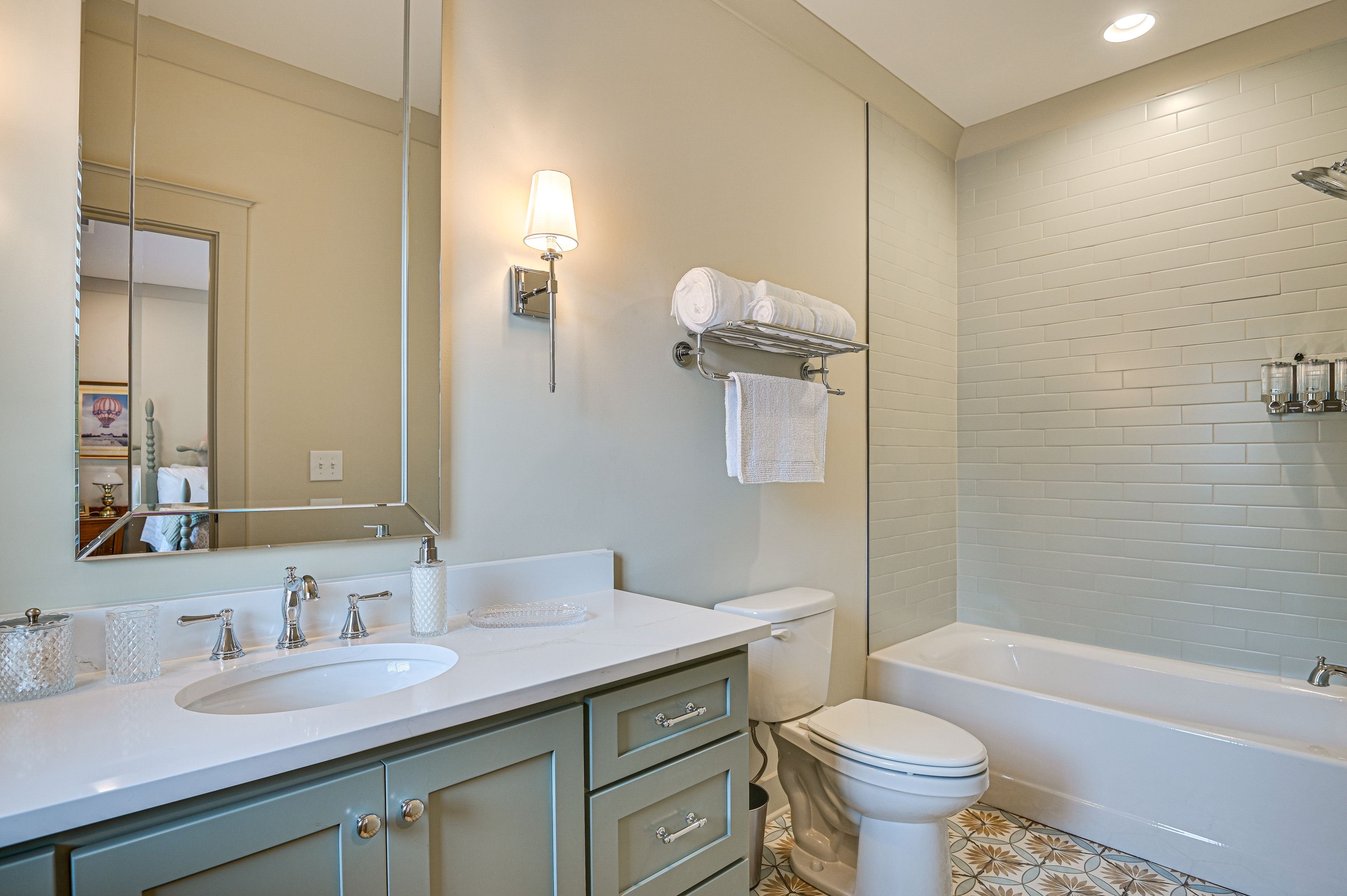 Full Bathroom | 2nd Floor