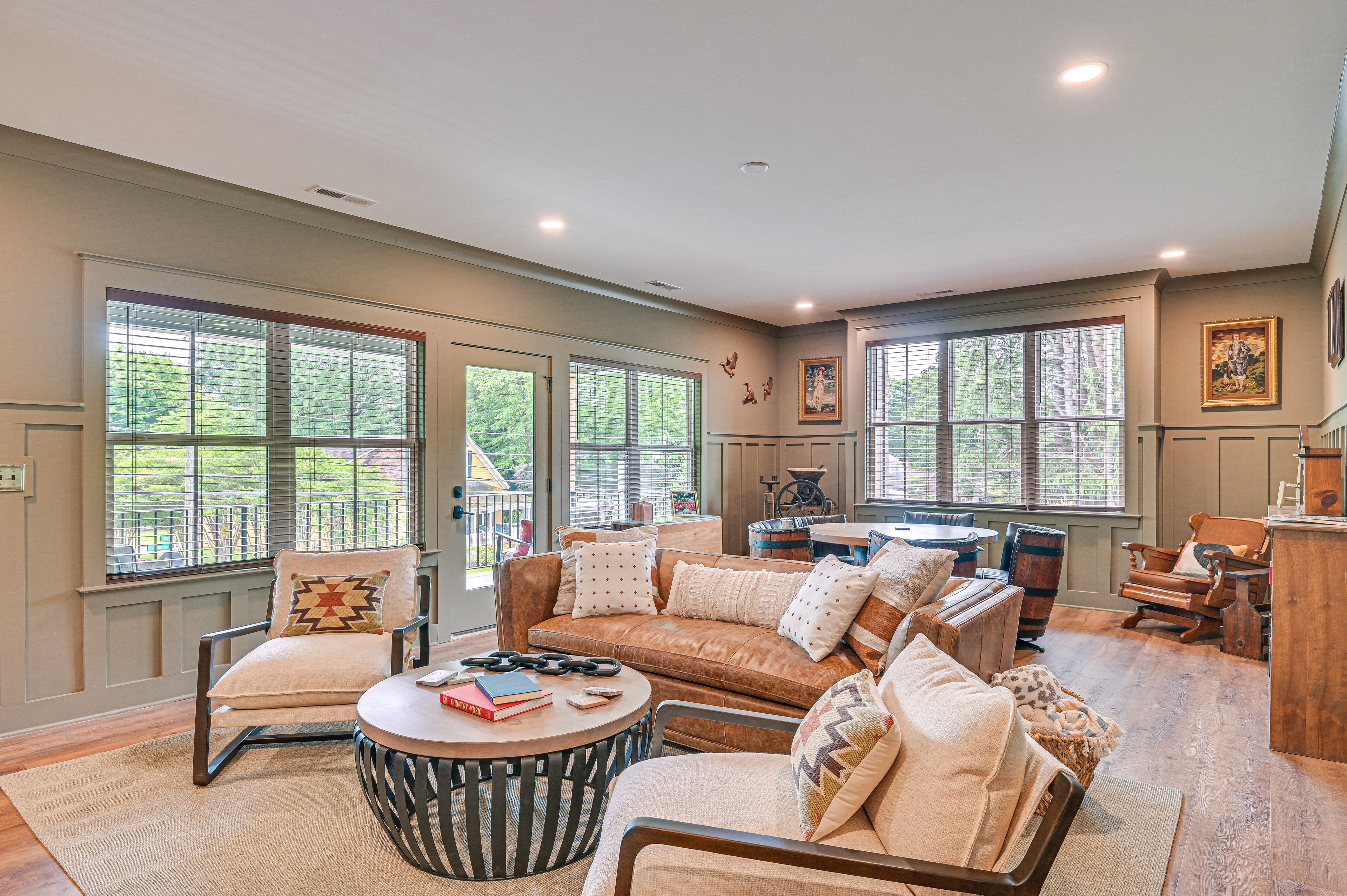 Upper Living Room | Board Games | Books | Fireplace | 2nd Floor