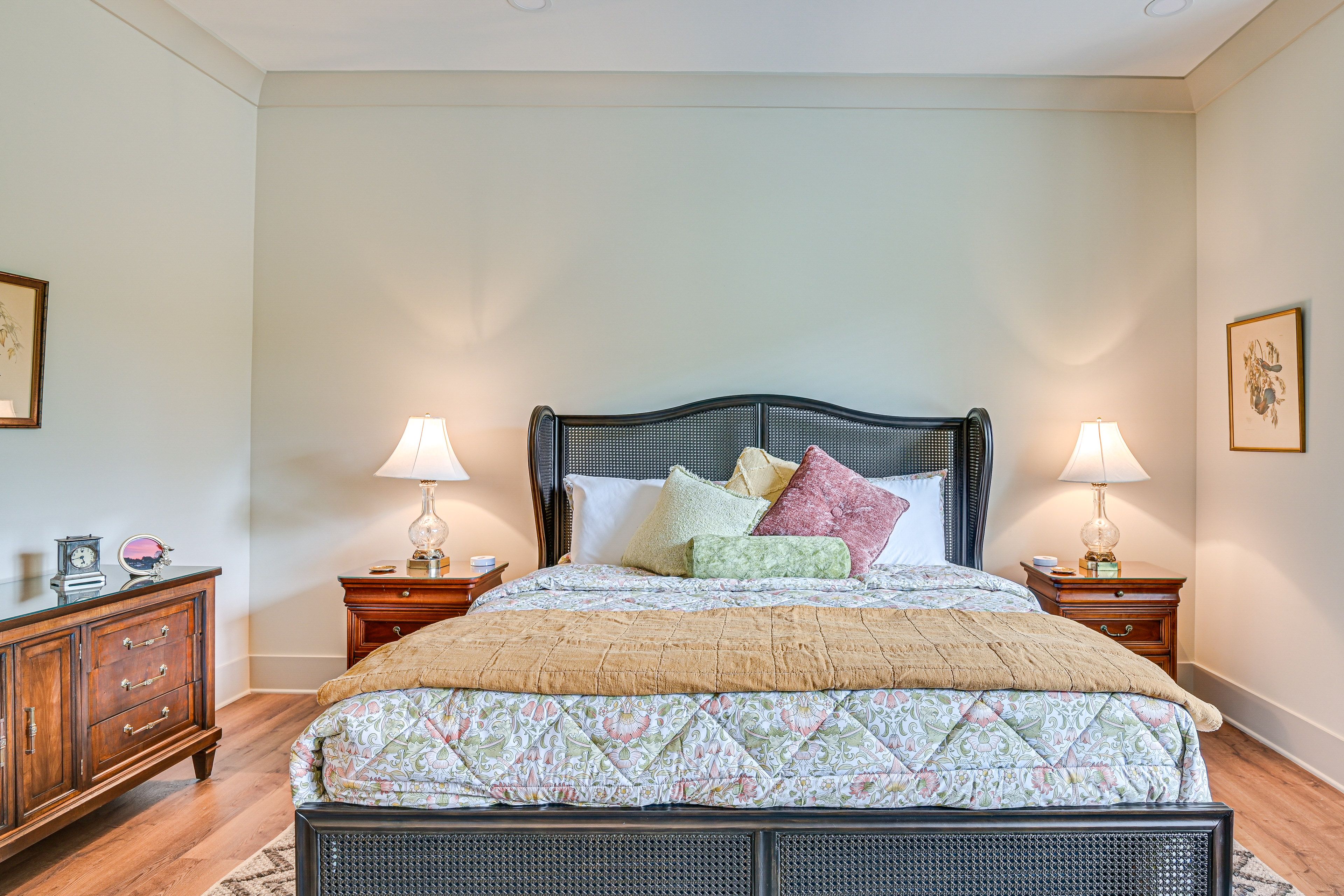 Bedroom 1 | King Bed | En-Suite Bathroom | 1st Floor