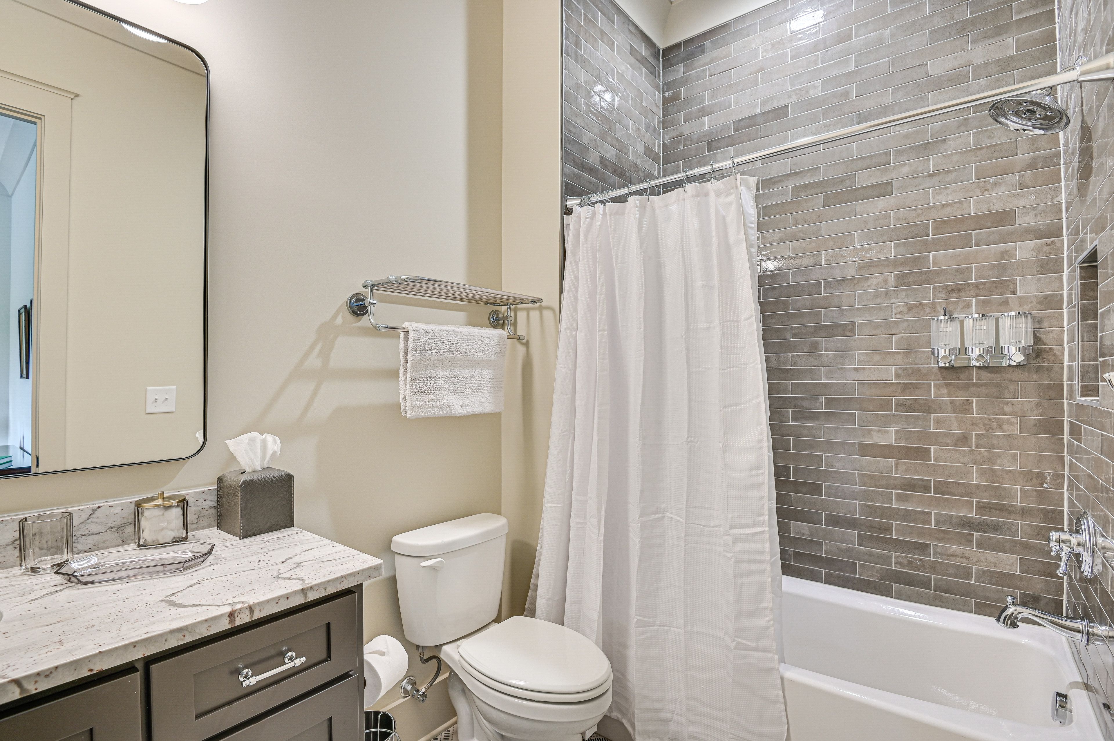 Full Bathroom | 1st Floor